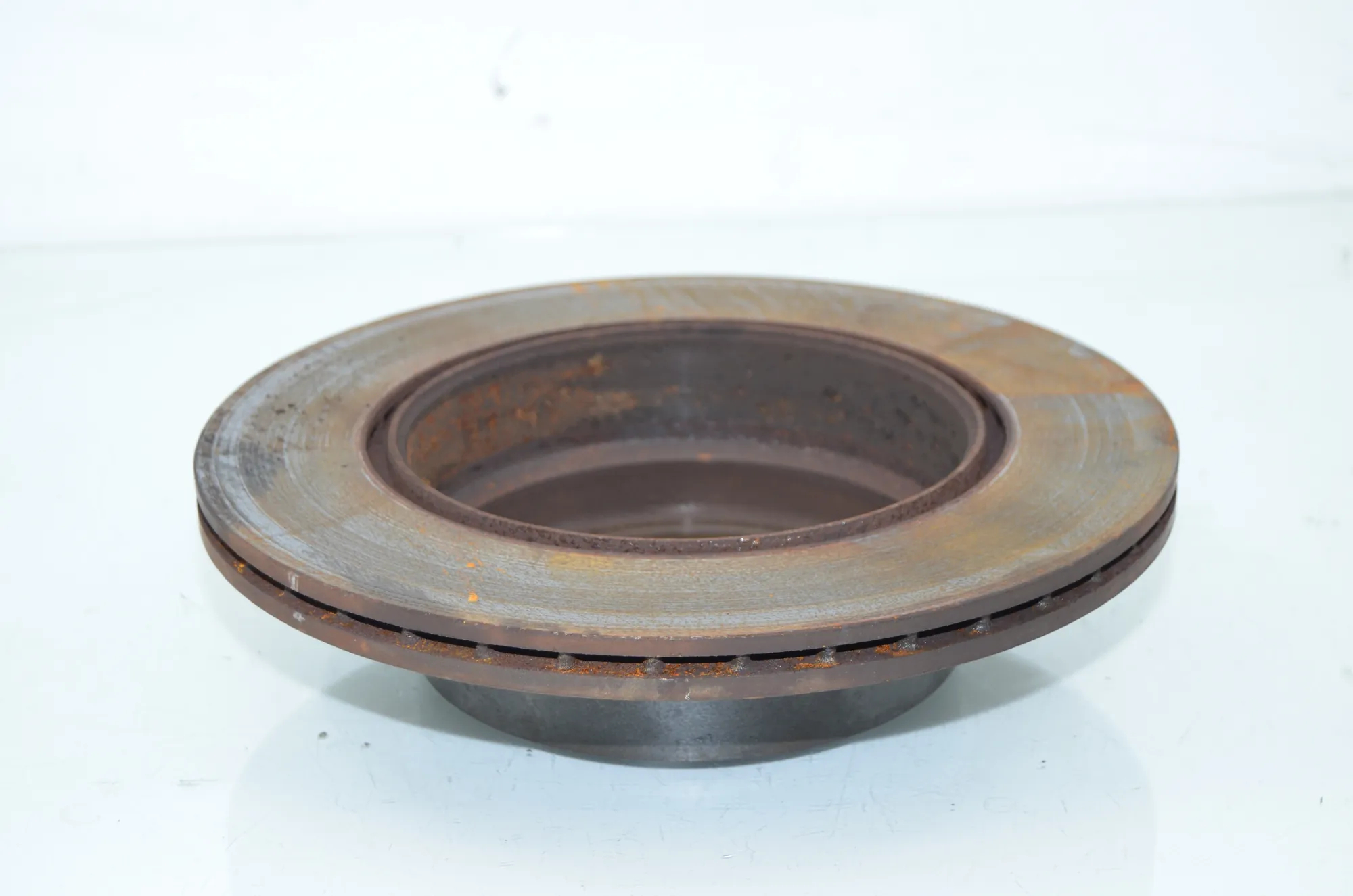 Rear Left Brake Disc – OEM 6868940 · BMW X5 (E70) xDrive 40 d 2011 – 4