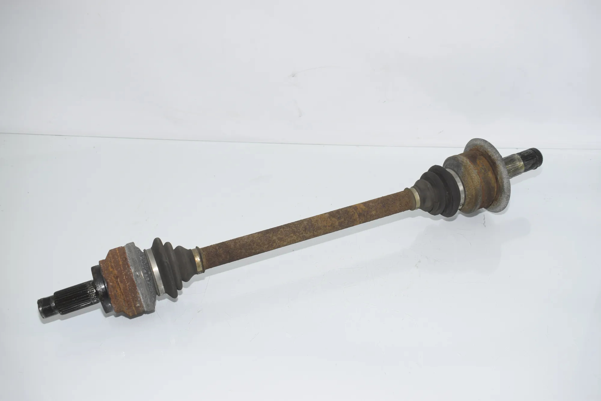 Rear Left Driveshaft – OEM 7566075 · BMW 5 Gran Turismo (F07) 530 d xDrive 2010 – 4