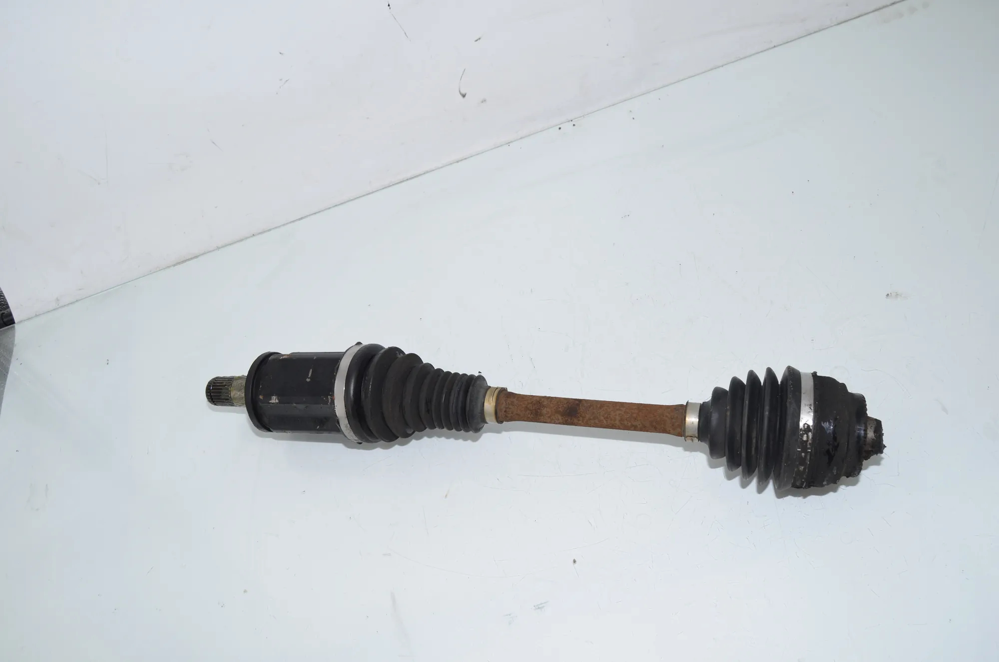 Front Left Driveshaft – OEM 7606027 · BMW 5 Gran Turismo (F07) 530 d xDrive 2010 – 4