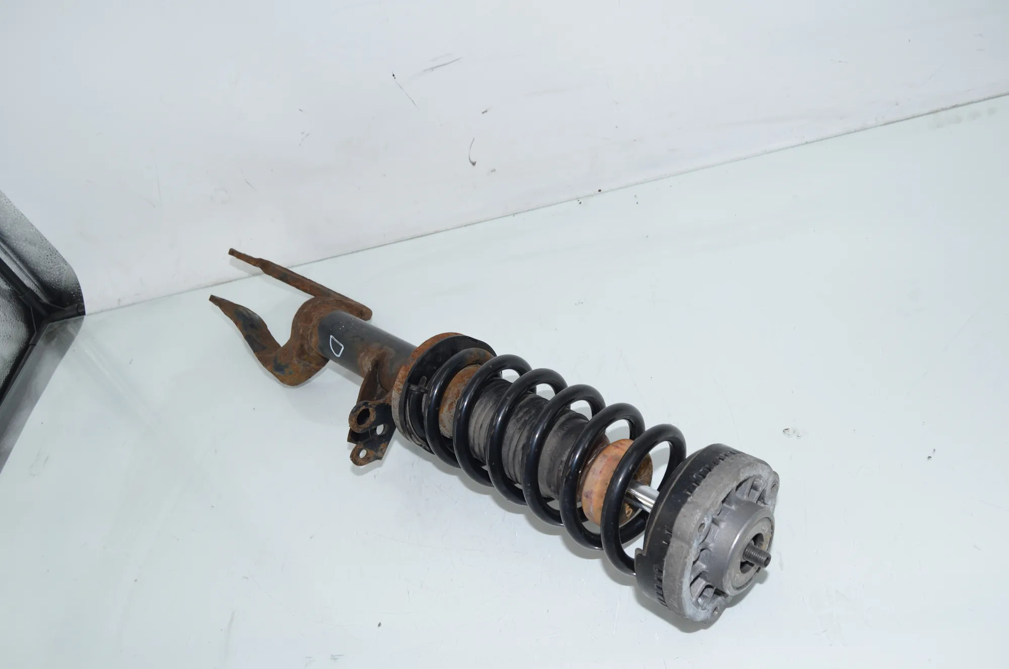 Front Right Shock Absorber – OEM 6798152 · BMW 5 Gran Turismo (F07) 530 d xDrive 2010 – 2