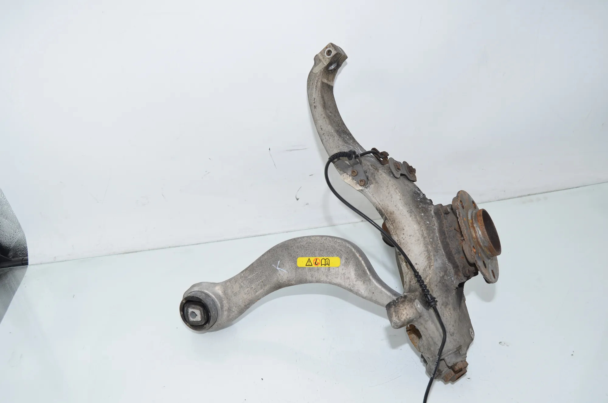 Front Left Wheel Hub – OEM 6777749 · BMW 5 Gran Turismo (F07) 530 d xDrive 2010 – 2