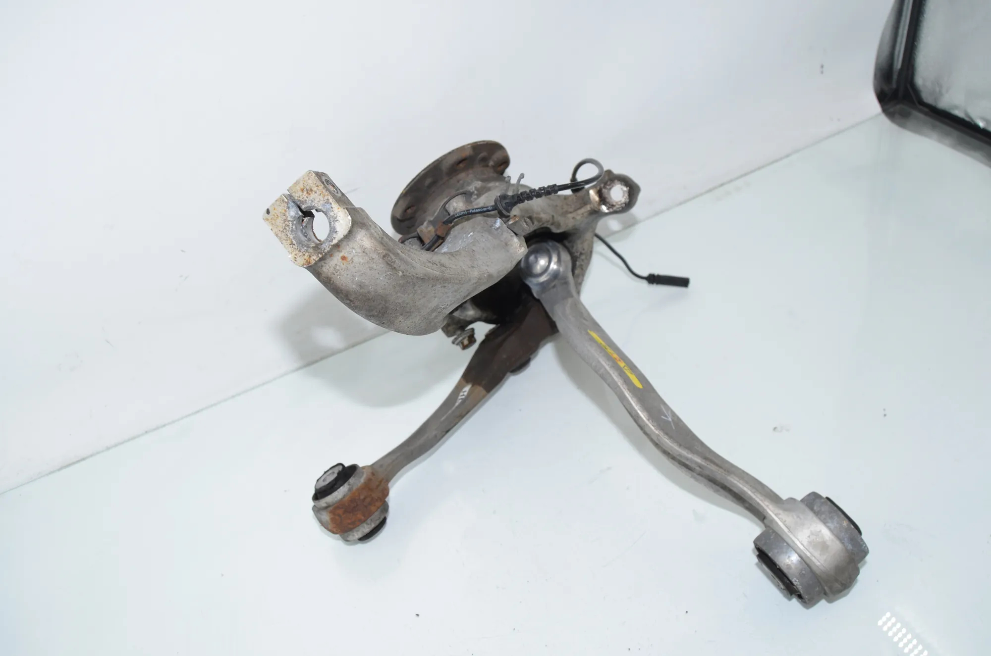 Front Left Wheel Hub – OEM 6777749 · BMW 5 Gran Turismo (F07) 530 d xDrive 2010 – 3