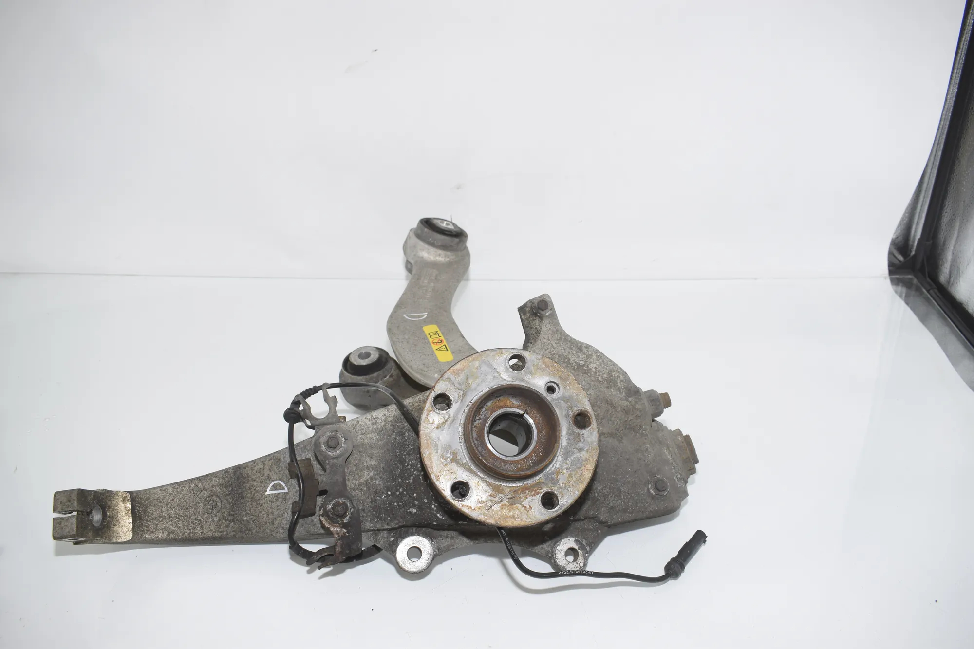 Front Right Wheel Hub – OEM 6777750 · BMW 5 Gran Turismo (F07) 530 d xDrive 2010 – 4