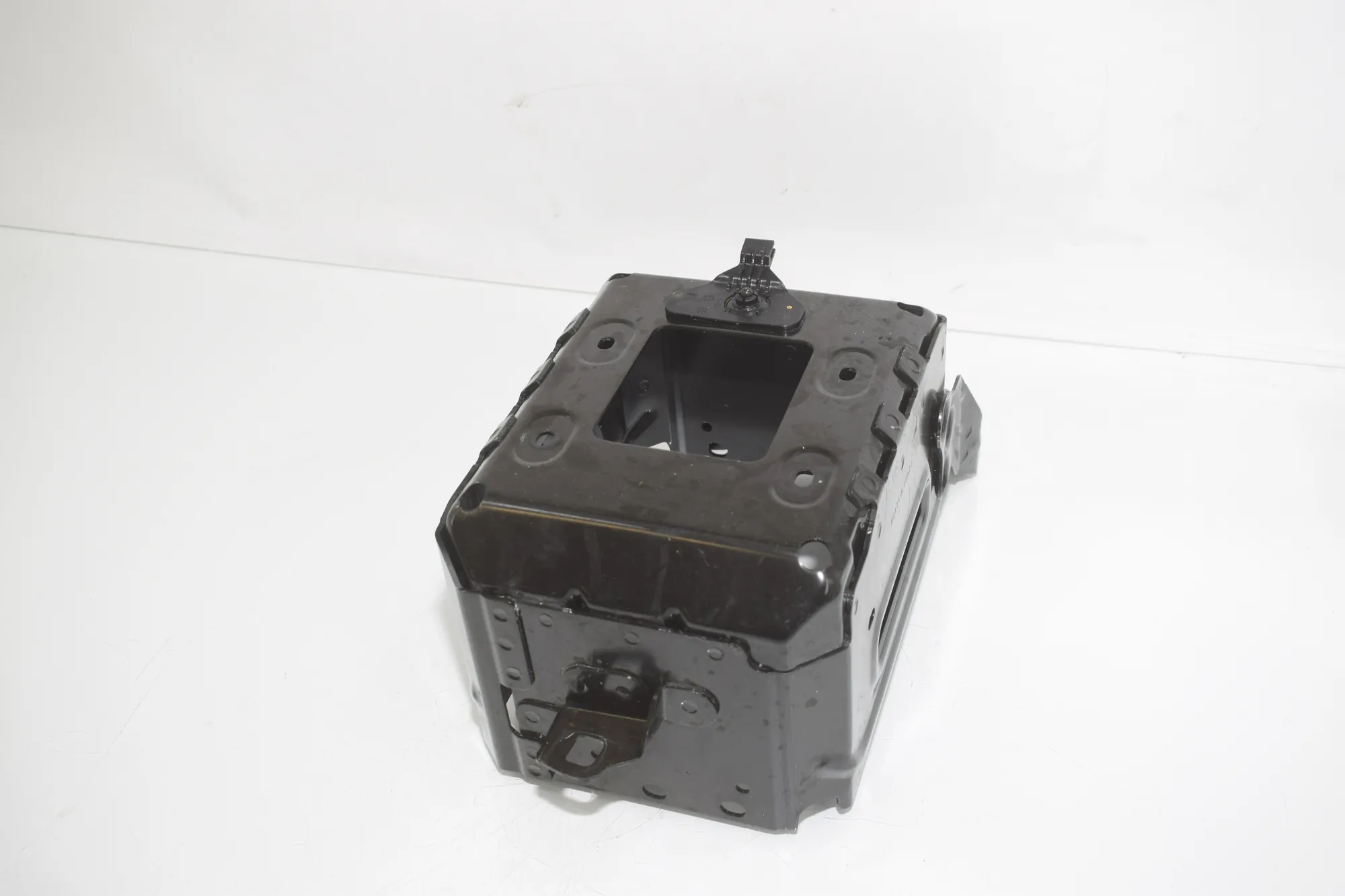 Battery Holder – OEM 158213149 · BMW 3 Touring (G21) (2019 - -) 318 d 2021 – 3