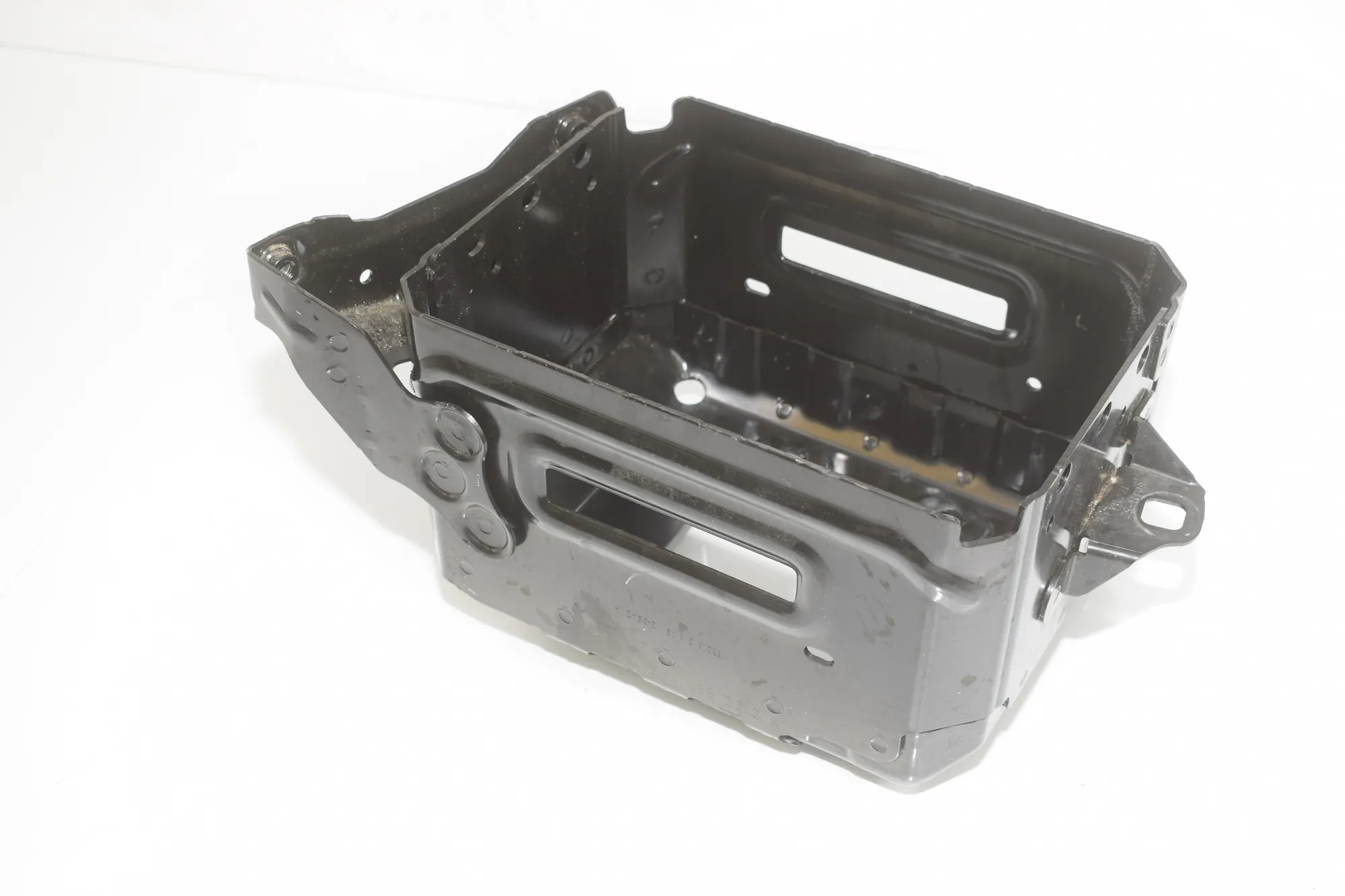 Battery Holder – OEM 158213149 · BMW 3 Touring (G21) (2019 - -) 318 d 2021 – 2