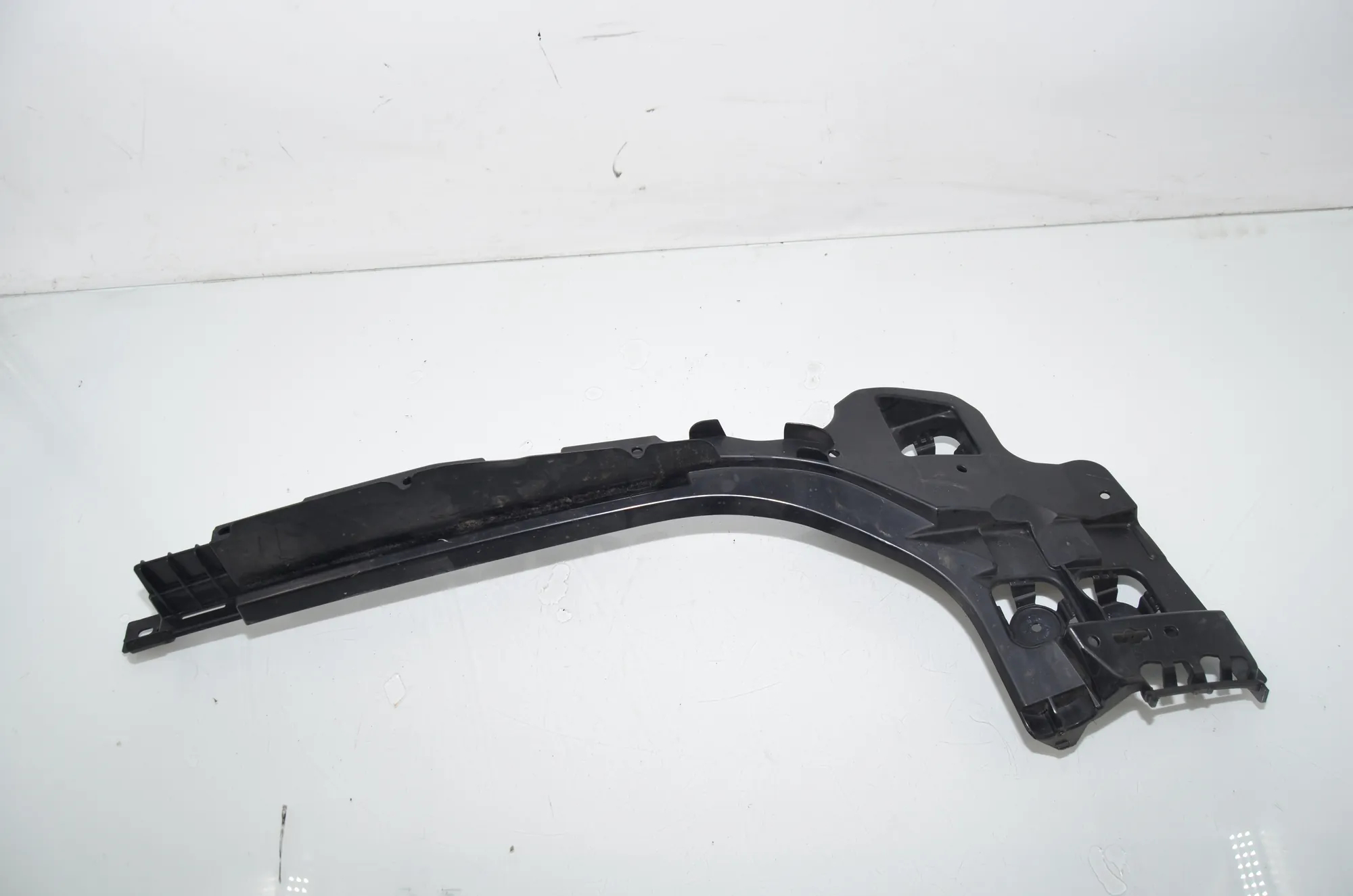 Rear Left Bumper Bracket – OEM 7469365 · BMW 3 Touring (G21) (2019 - -) 318 d 2021 – 2