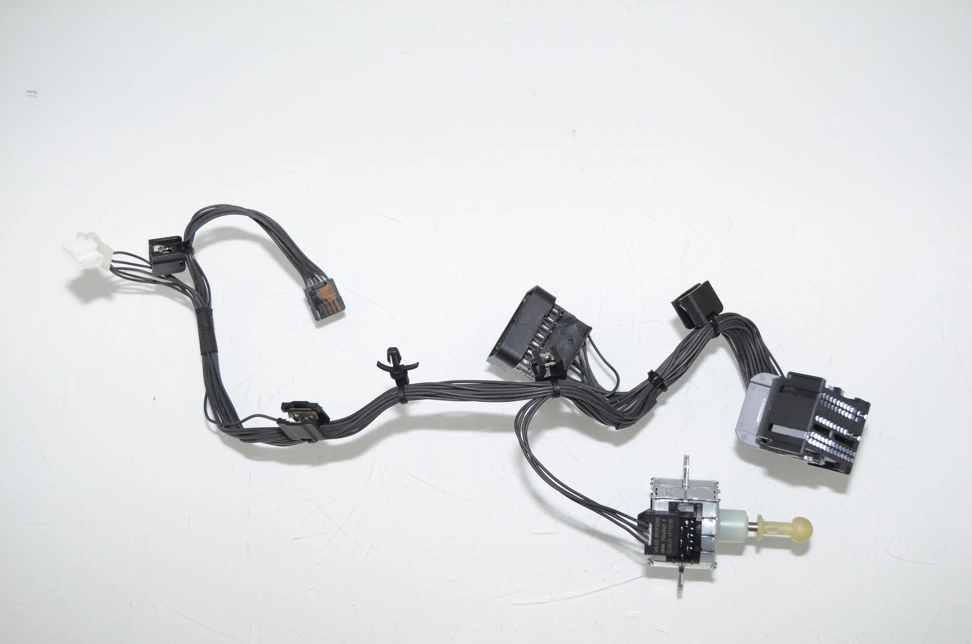 Front Left Headlight Level Motor – OEM 7046049 · BMW 4 Gran Coupe (F36) BMW 4 Gran Coupe (F36) 418 d 2017