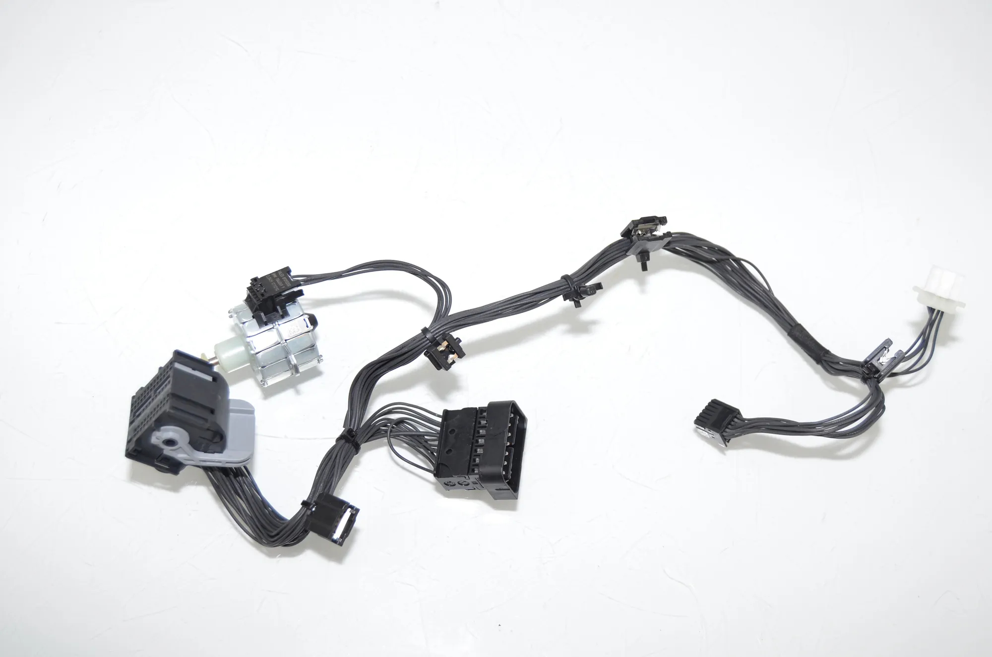 Front Left Headlight Level Motor – OEM 7046049 · BMW 4 Gran Coupe (F36) BMW 4 Gran Coupe (F36) 418 d 2017 – 2