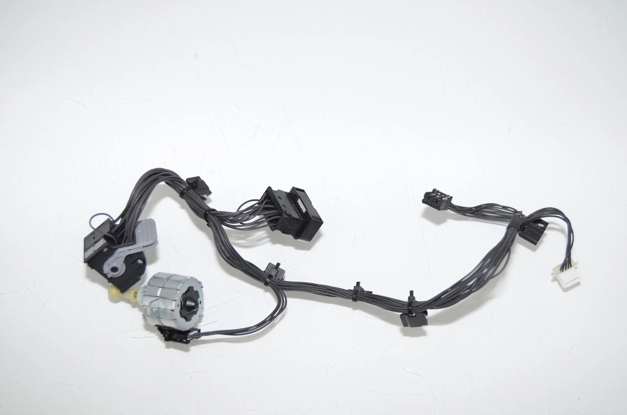 Front Left Headlight Level Motor – OEM 7046049 · BMW 4 Gran Coupe (F36) BMW 4 Gran Coupe (F36) 418 d 2017 – 3