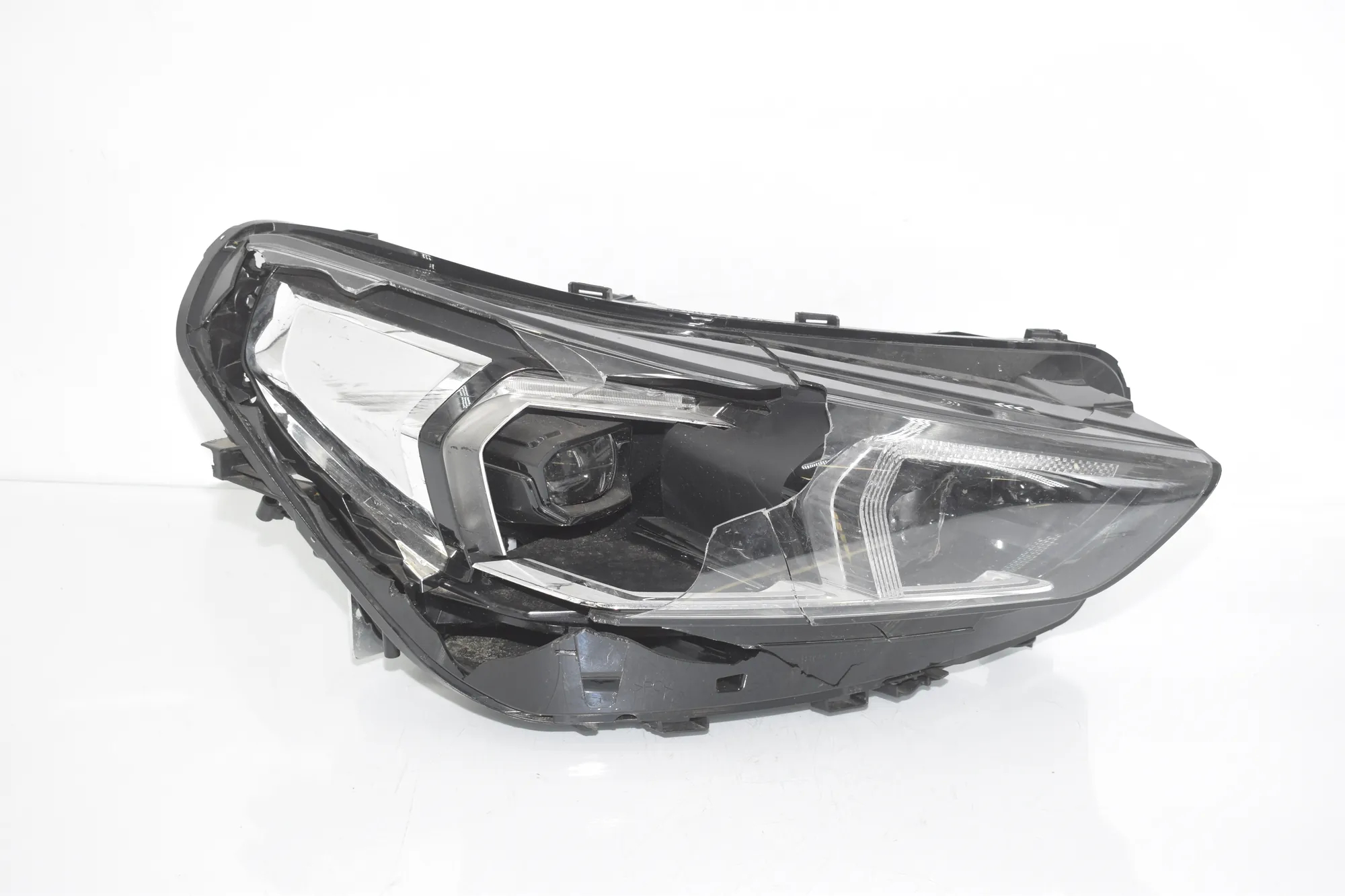 Front Right Headlight – OEM 5A9A228 · BMW X1 (U11) BMW X1 (U11) BMW X1 (U11) sDrive 18 i 2022
