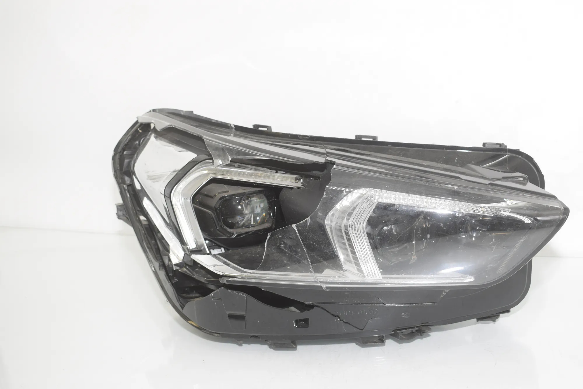 Front Right Headlight – OEM 5A9A228 · BMW X1 (U11) BMW X1 (U11) BMW X1 (U11) sDrive 18 i 2022 – 2