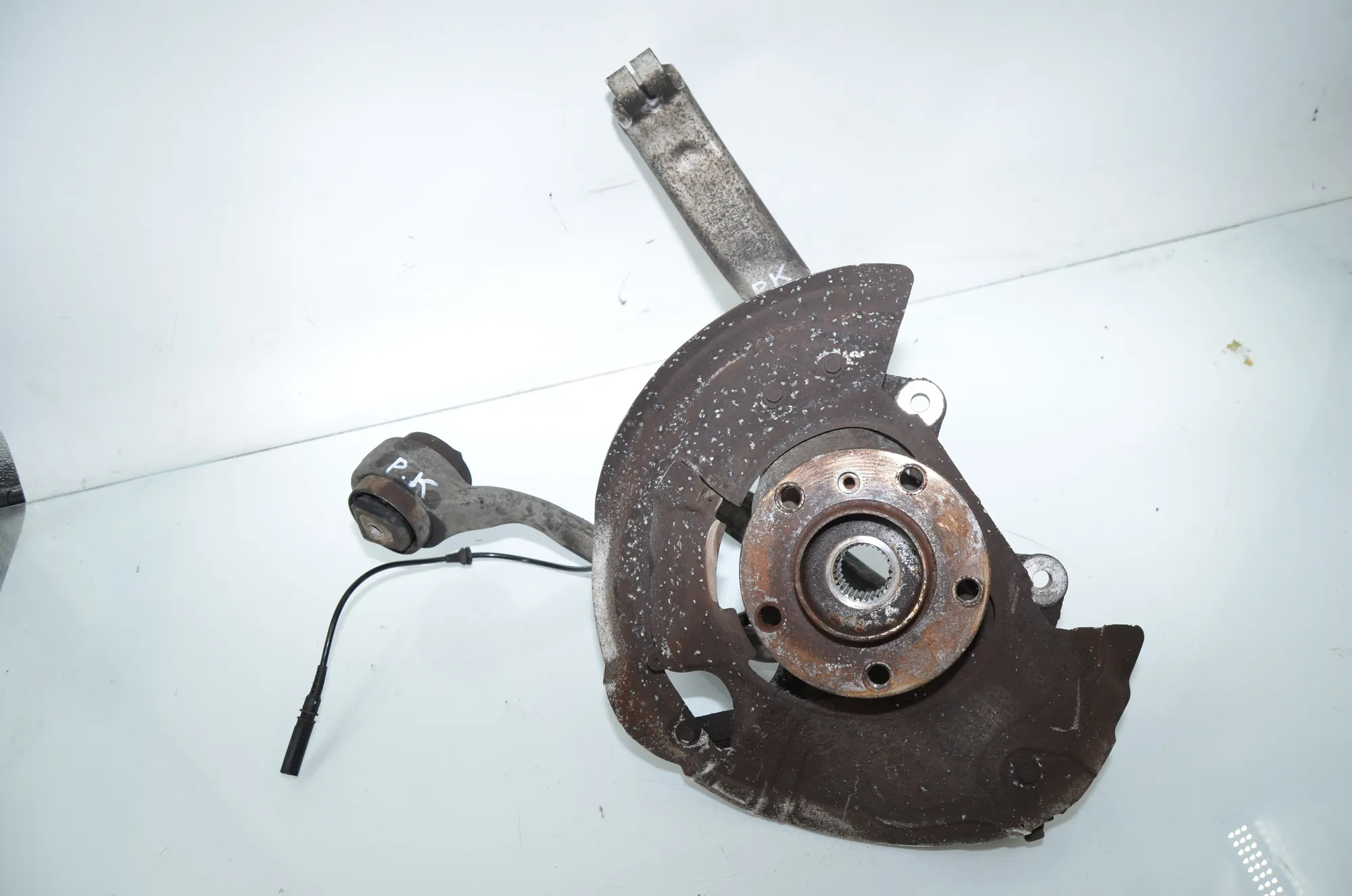 Front Left Wheel Hub – OEM 6869869 · BMW X5 (E70) xDrive 40 d 2011