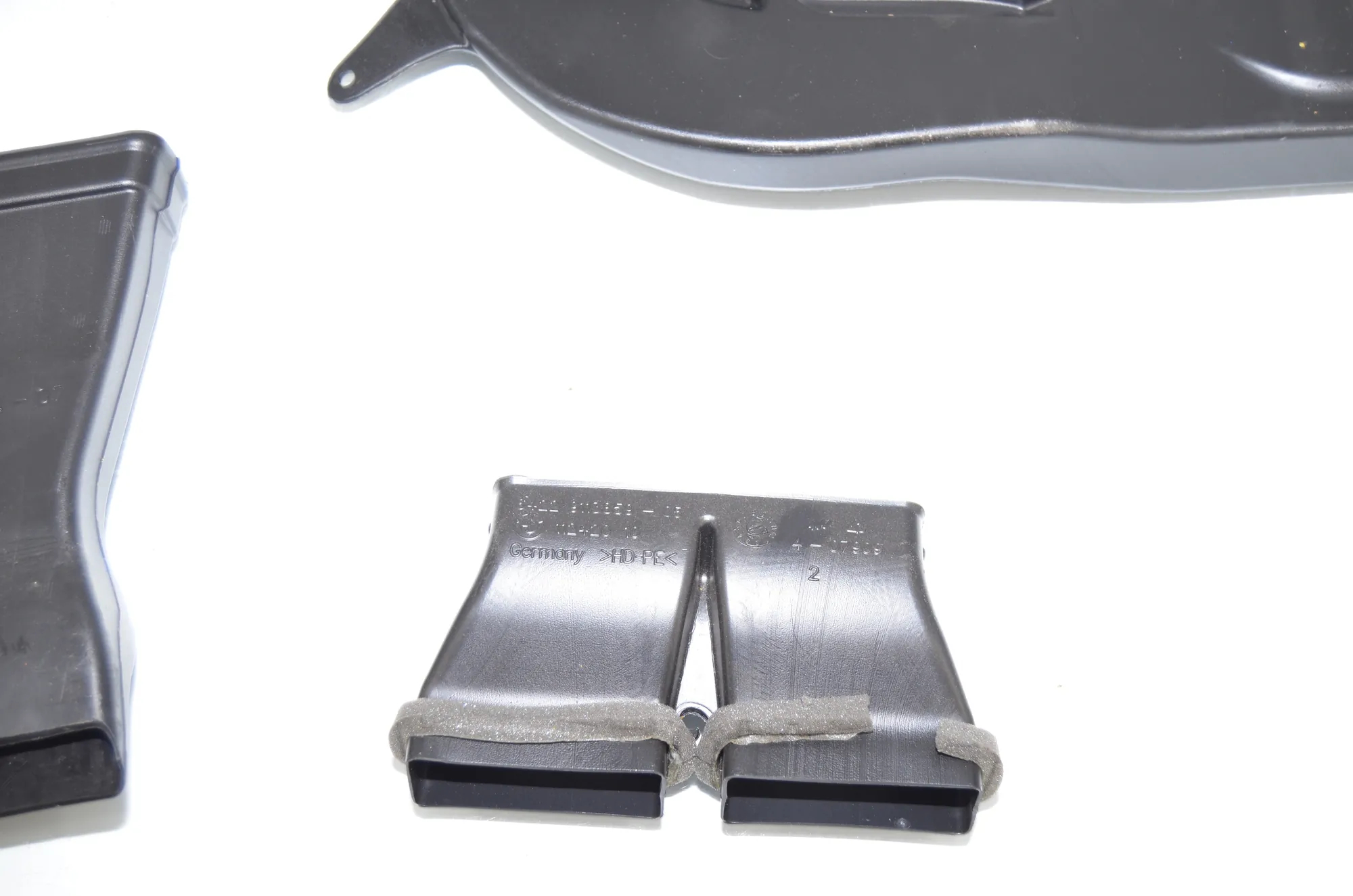 Interior Air Duct Channel – OEM 9148093 · BMW 5 Touring (F11) 530 d 2011 – 3