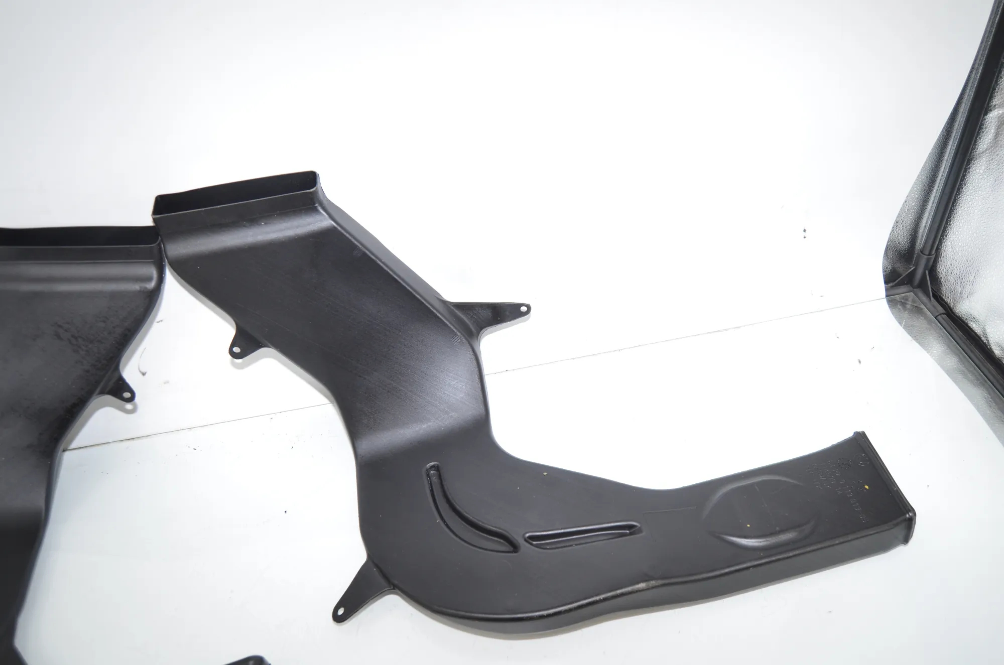 Interior Air Duct Channel – OEM 9148093 · BMW 5 Touring (F11) 530 d 2011 – 4
