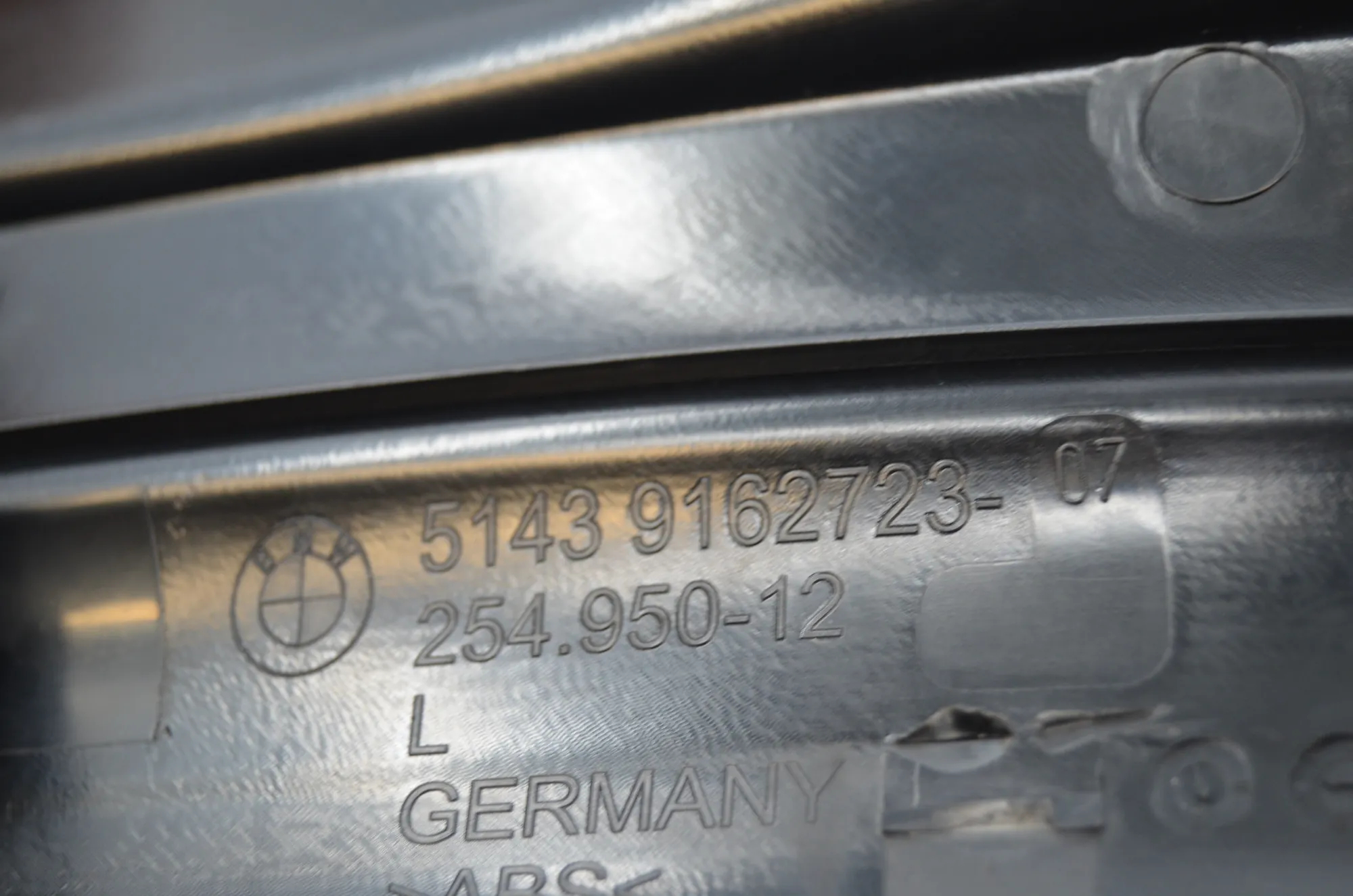 Front Right Sill Trim – OEM 9162735 · BMW 5 Touring (F11) 530 d 2011 – 8