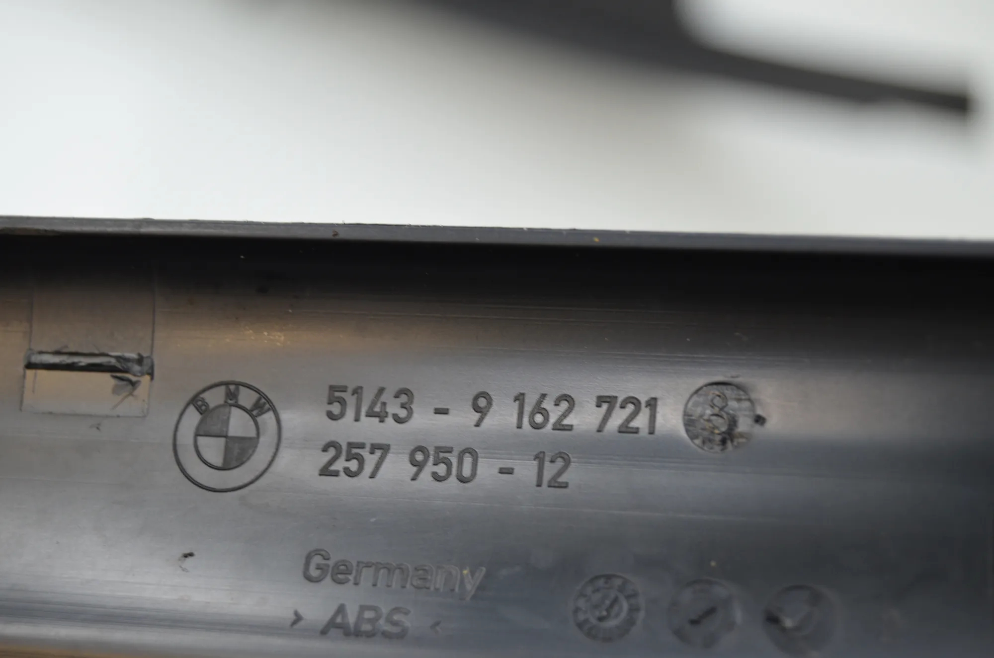 Front Right Sill Trim – OEM 9162735 · BMW 5 Touring (F11) 530 d 2011 – 10