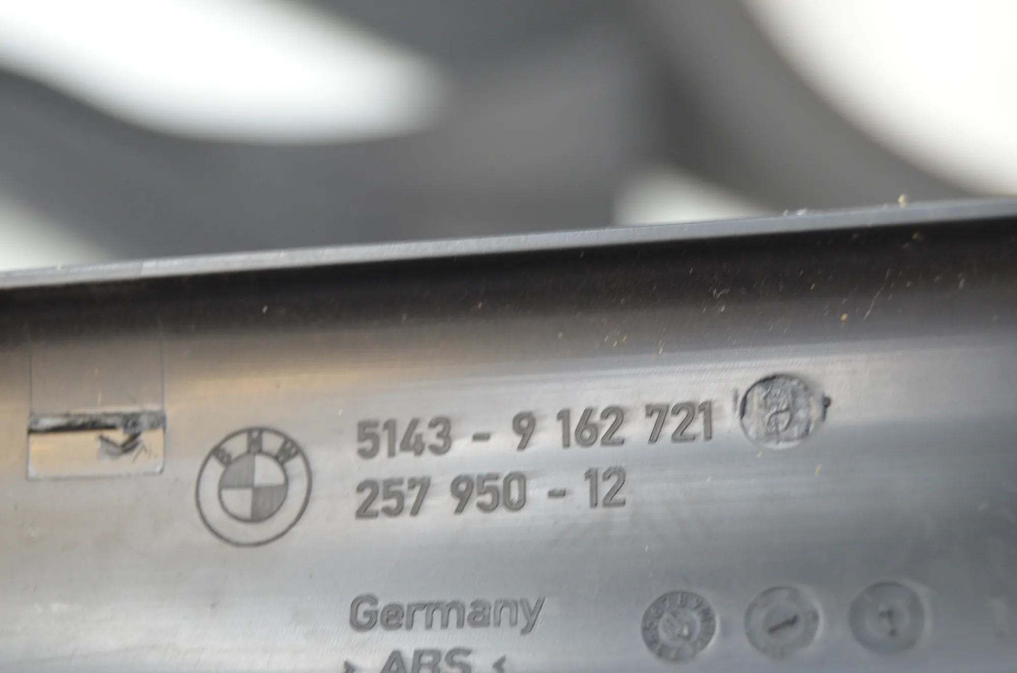 Front Right Sill Trim – OEM 9162735 · BMW 5 Touring (F11) 530 d 2011 – 9