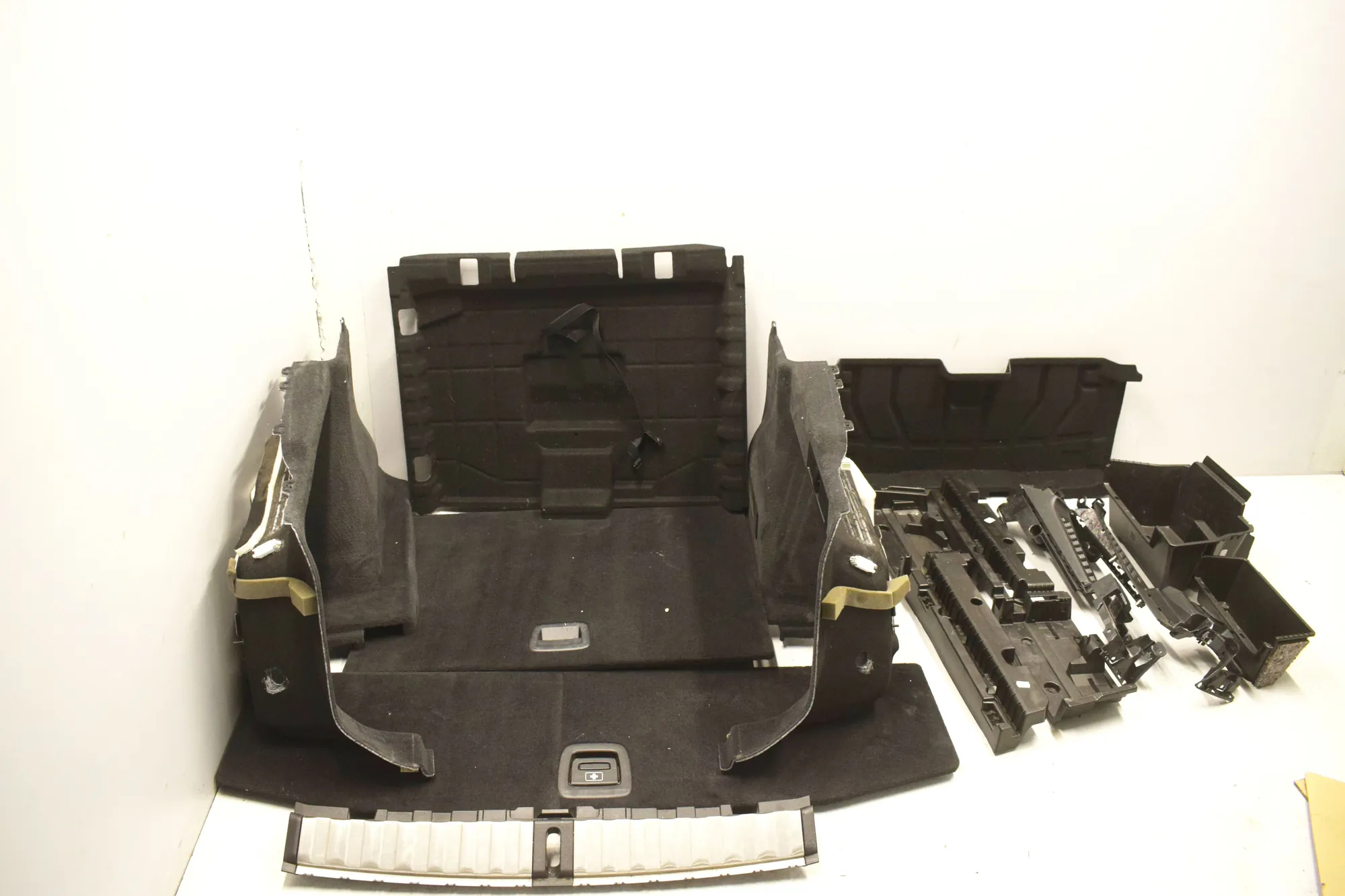 Trunk Trim Kit – OEM 7450657 · BMW 3 Touring (G21) (2019 - -) 318 d 2021 – 4
