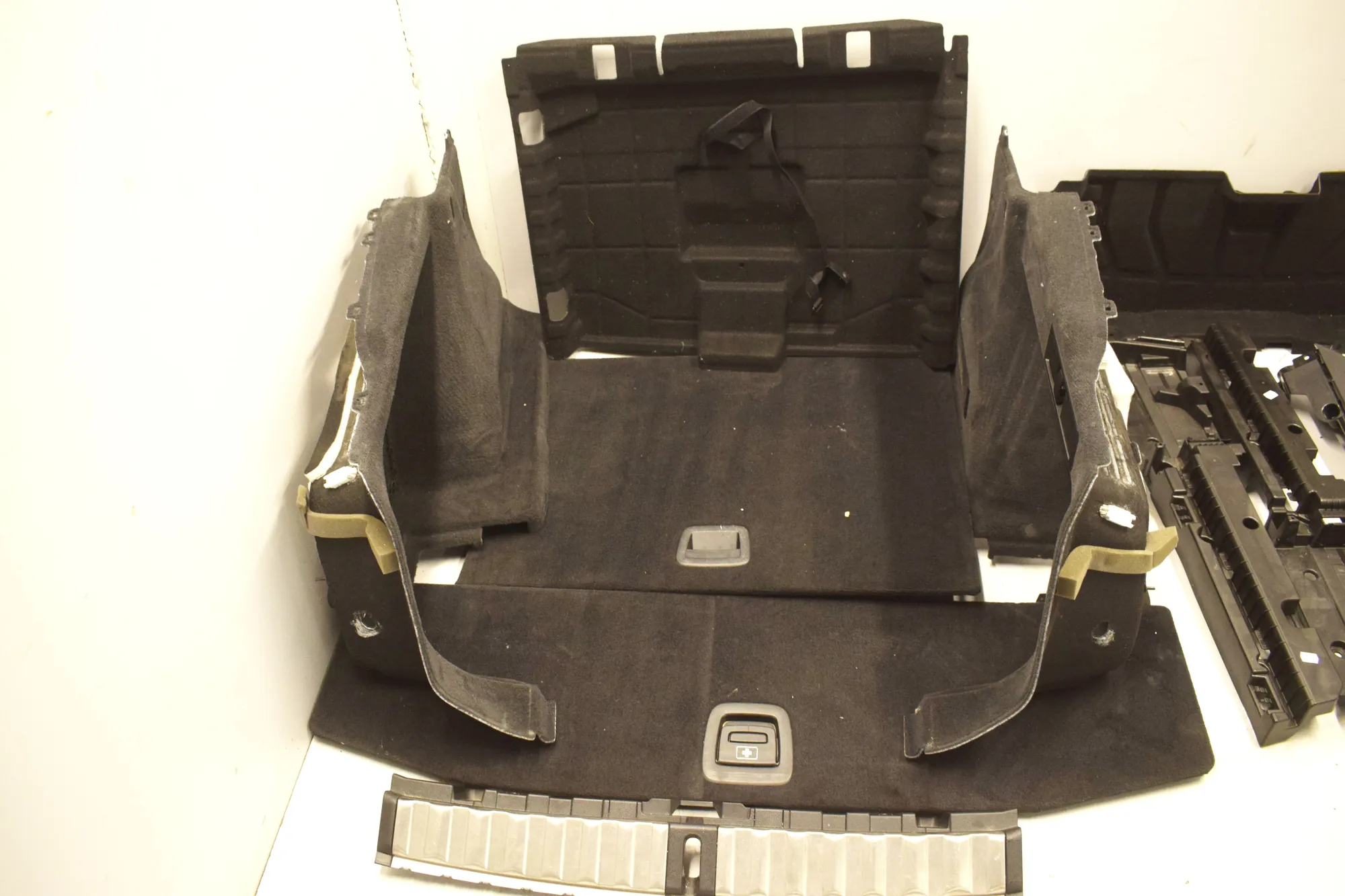 Trunk Trim Kit – OEM 7450657 · BMW 3 Touring (G21) (2019 - -) 318 d 2021 – 6