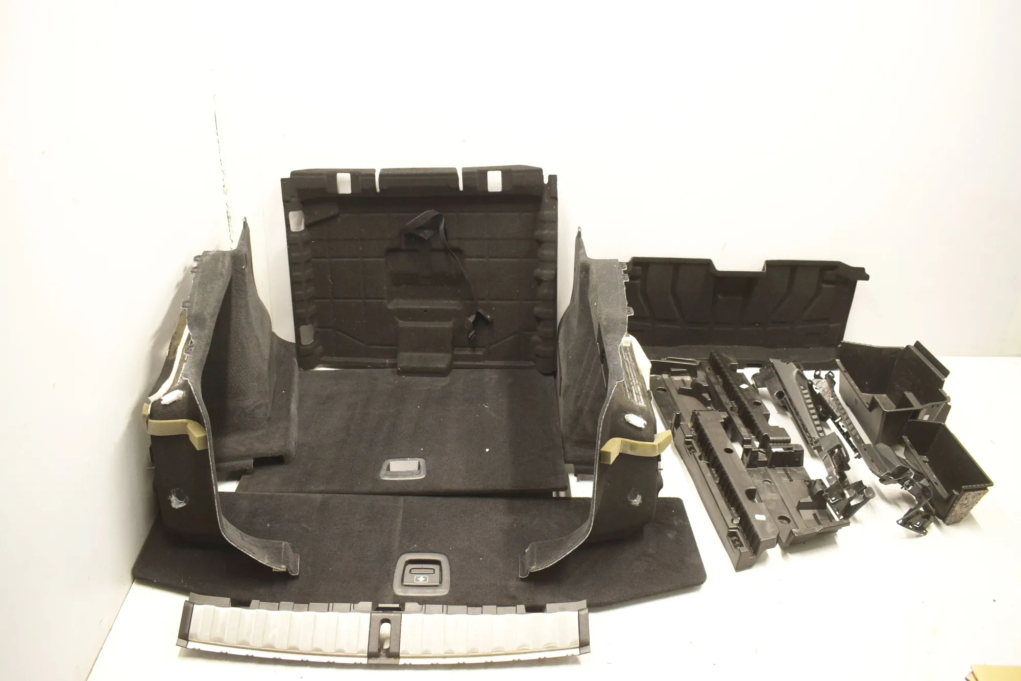 Trunk Trim Kit – OEM 7450657 · BMW 3 Touring (G21) (2019 - -) 318 d 2021 – 5
