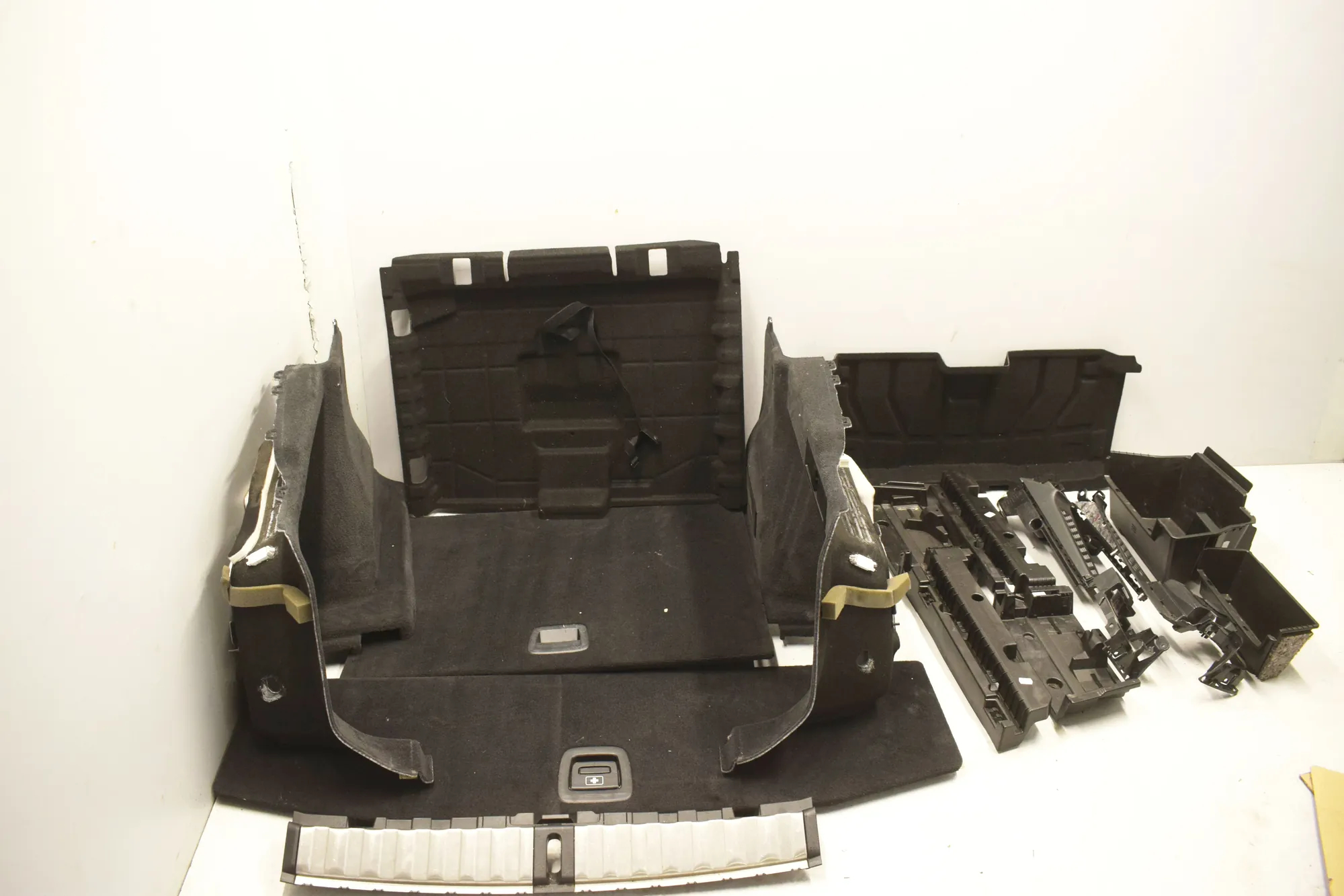 Trunk Trim Kit – OEM 7450657 · BMW 3 Touring (G21) (2019 - -) 318 d 2021 – 3