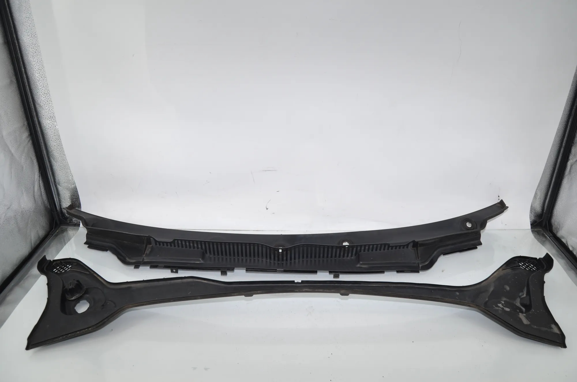 Front Wiper Cowl Trim – OEM 7305497 · BMW 2 Gran Tourer (F46) 216 d 2015