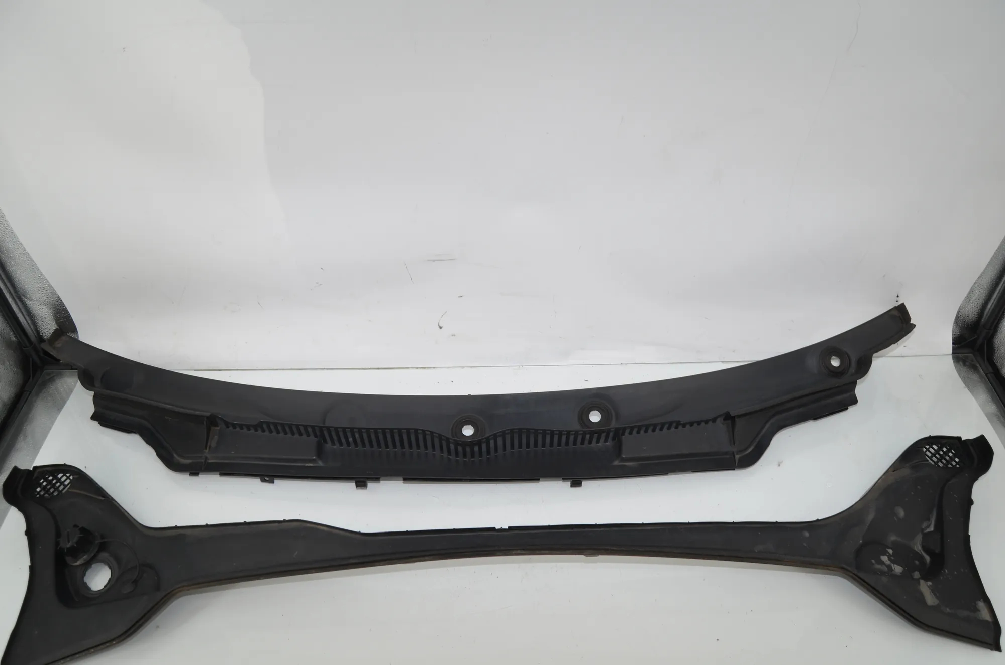Front Wiper Cowl Trim – OEM 7305497 · BMW 2 Gran Tourer (F46) 216 d 2015 – 2