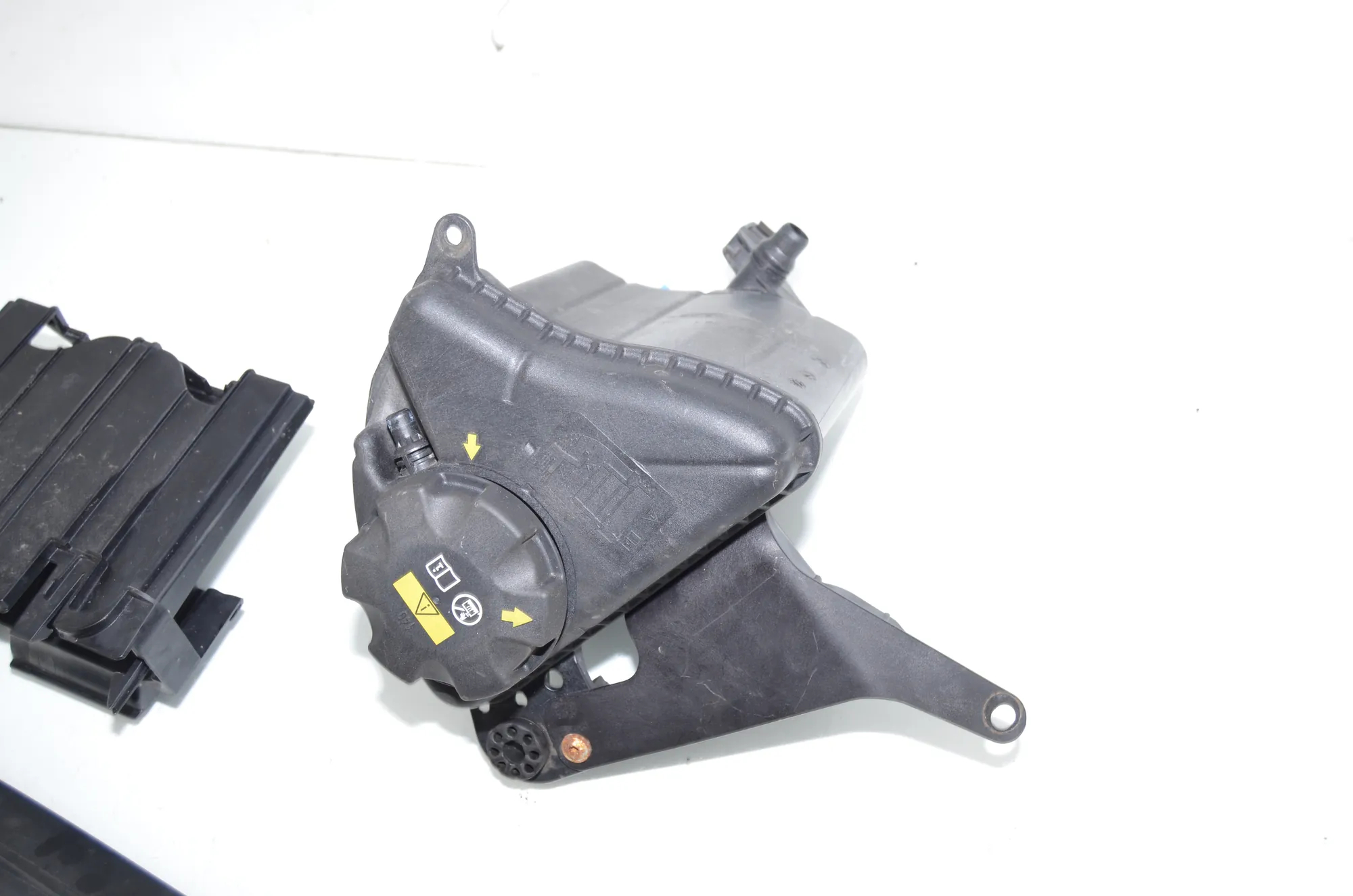 Expansion Tank – OEM 7647283 · BMW 5 (F10) 530 d 2016 – 3