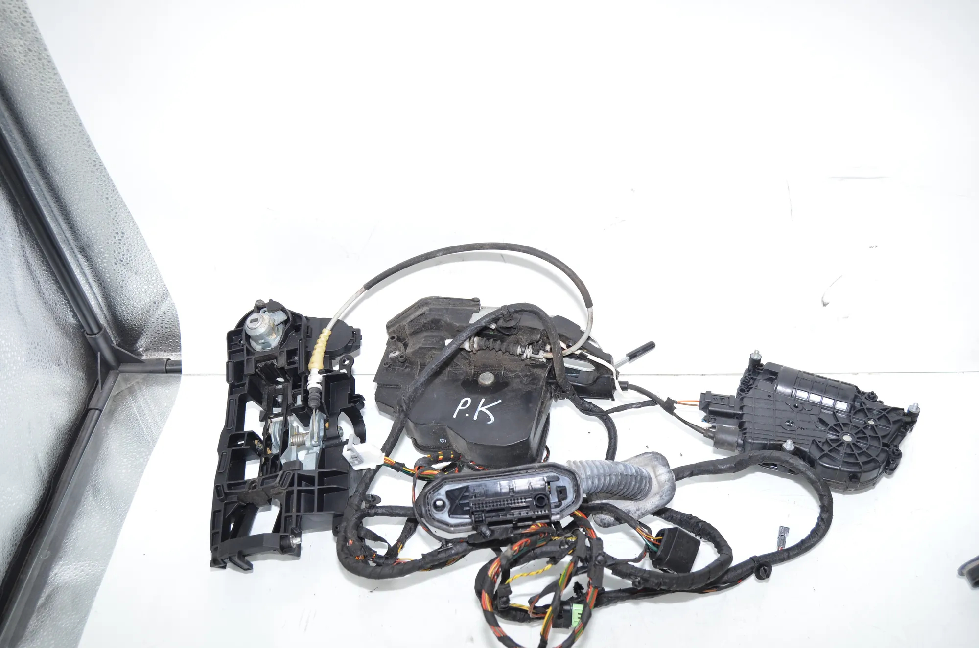 Door Locks Soft Close Kit – OEM 7154515 · BMW 5 Touring (F11) 530 d 2011 – 2