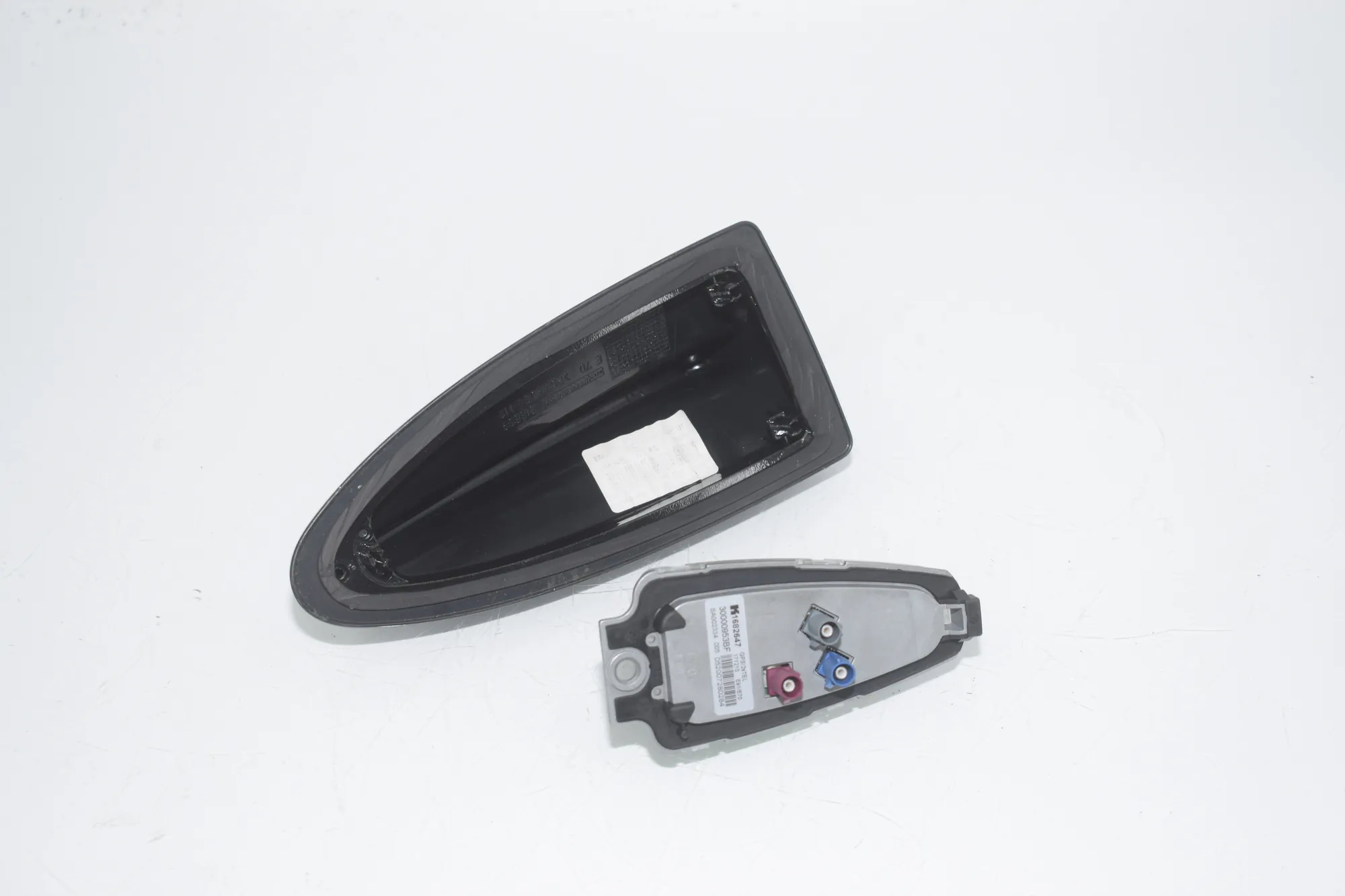 Antenna Trim – OEM 6950704 · BMW 5 Touring (F11) 530 d 2011 – 4