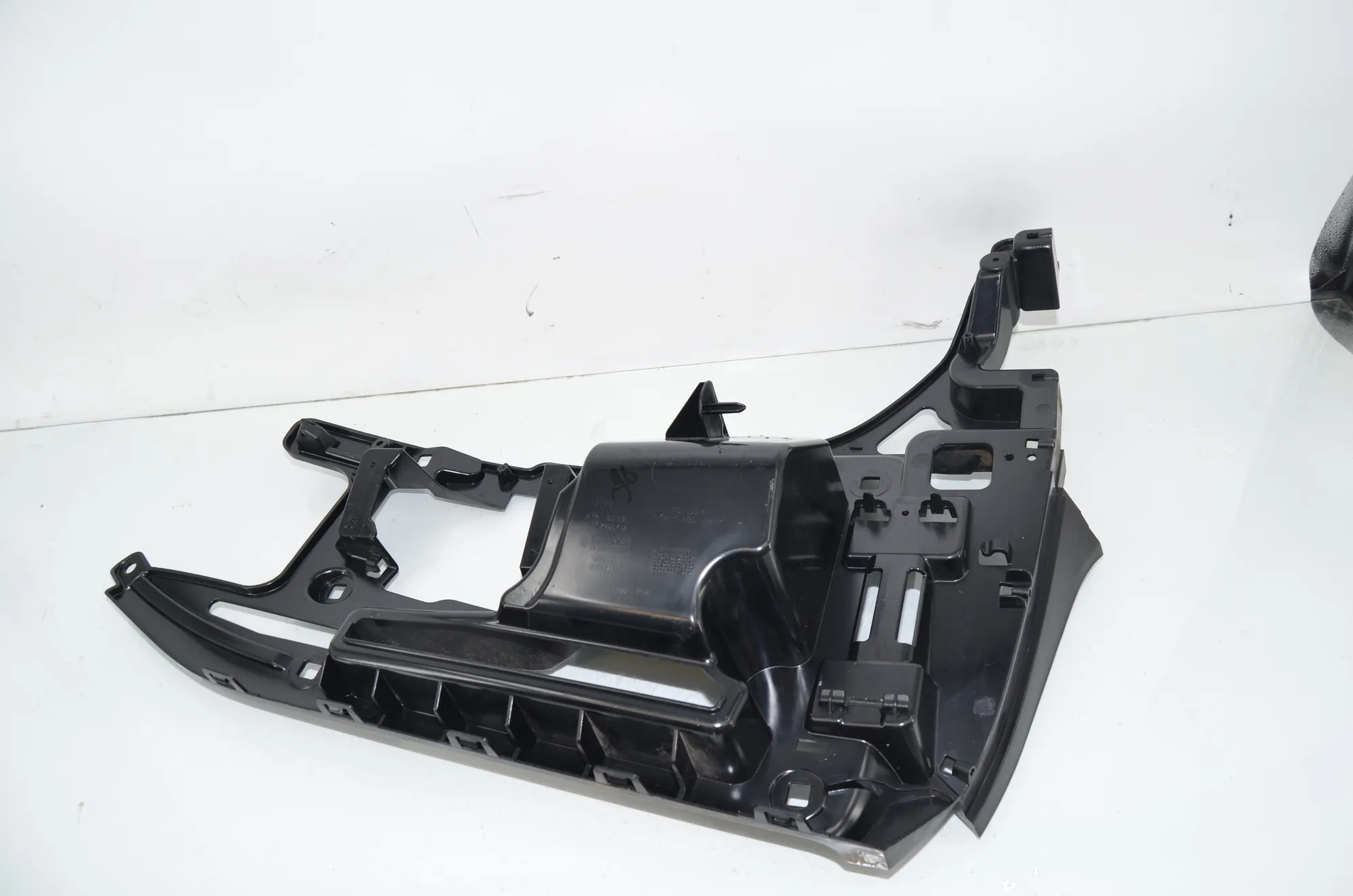 Rear Right Bumper Bracket – OEM 7296754 · BMW i3 (I01) s Electric 2022 – 6