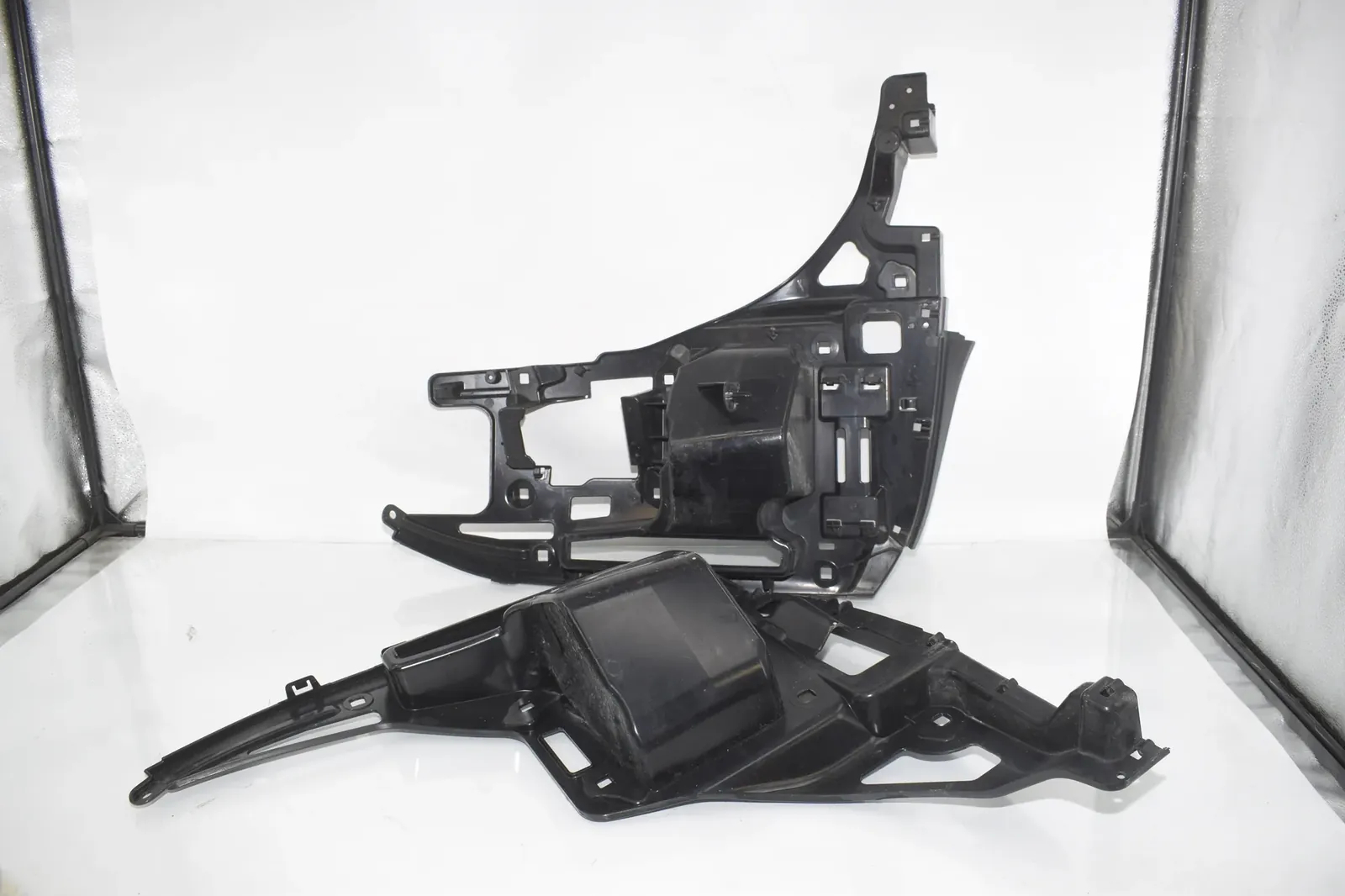 Rear Right Bumper Bracket – OEM 7296754 · BMW i3 (I01) s Electric 2022