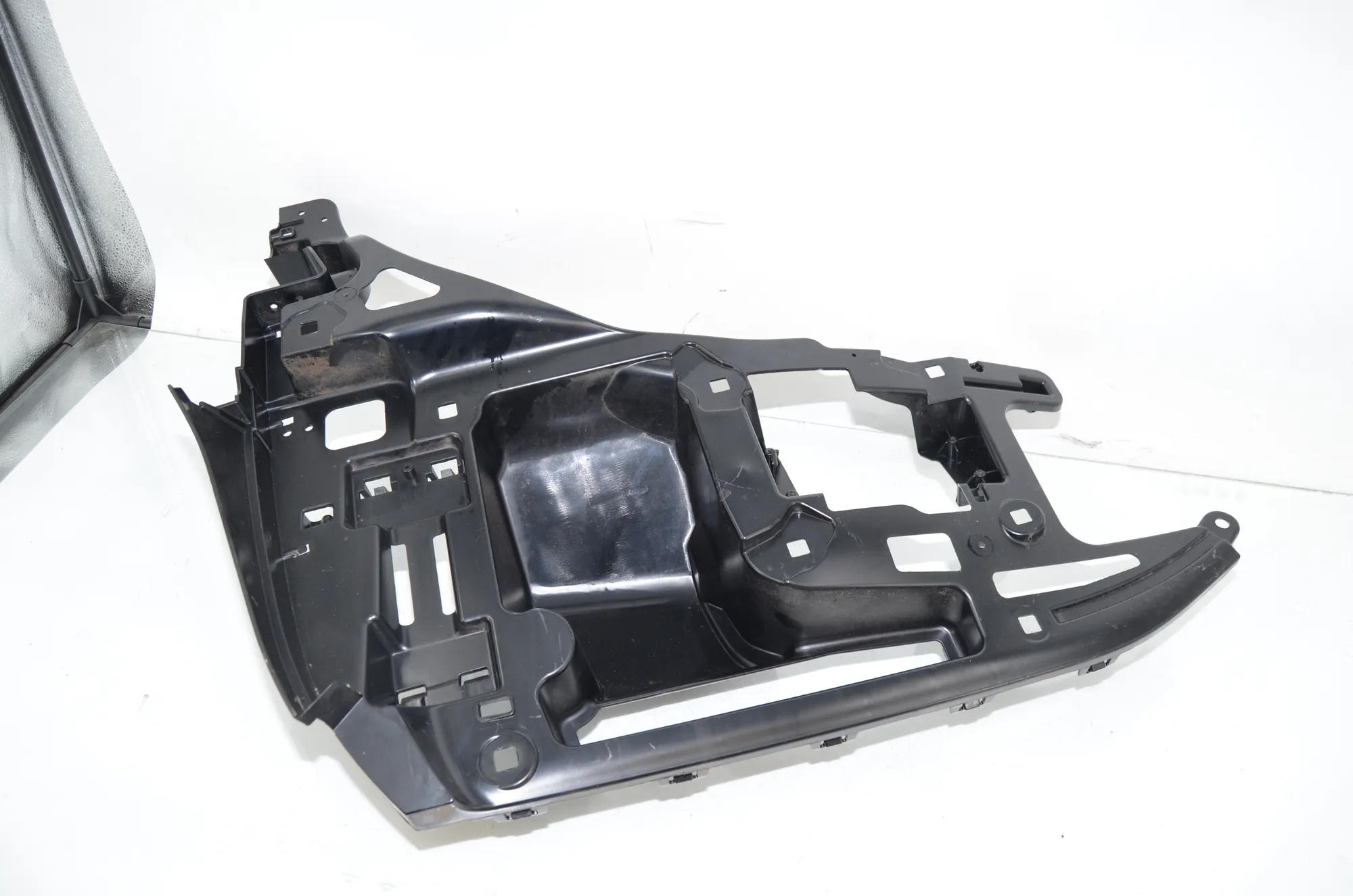 Rear Right Bumper Bracket – OEM 7296754 · BMW i3 (I01) s Electric 2022 – 4