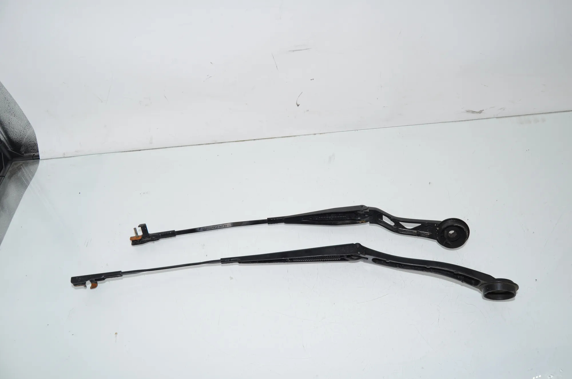 Front Wiper Arms – OEM 7322162 · BMW i3 (I01) Electric 2014 – 3