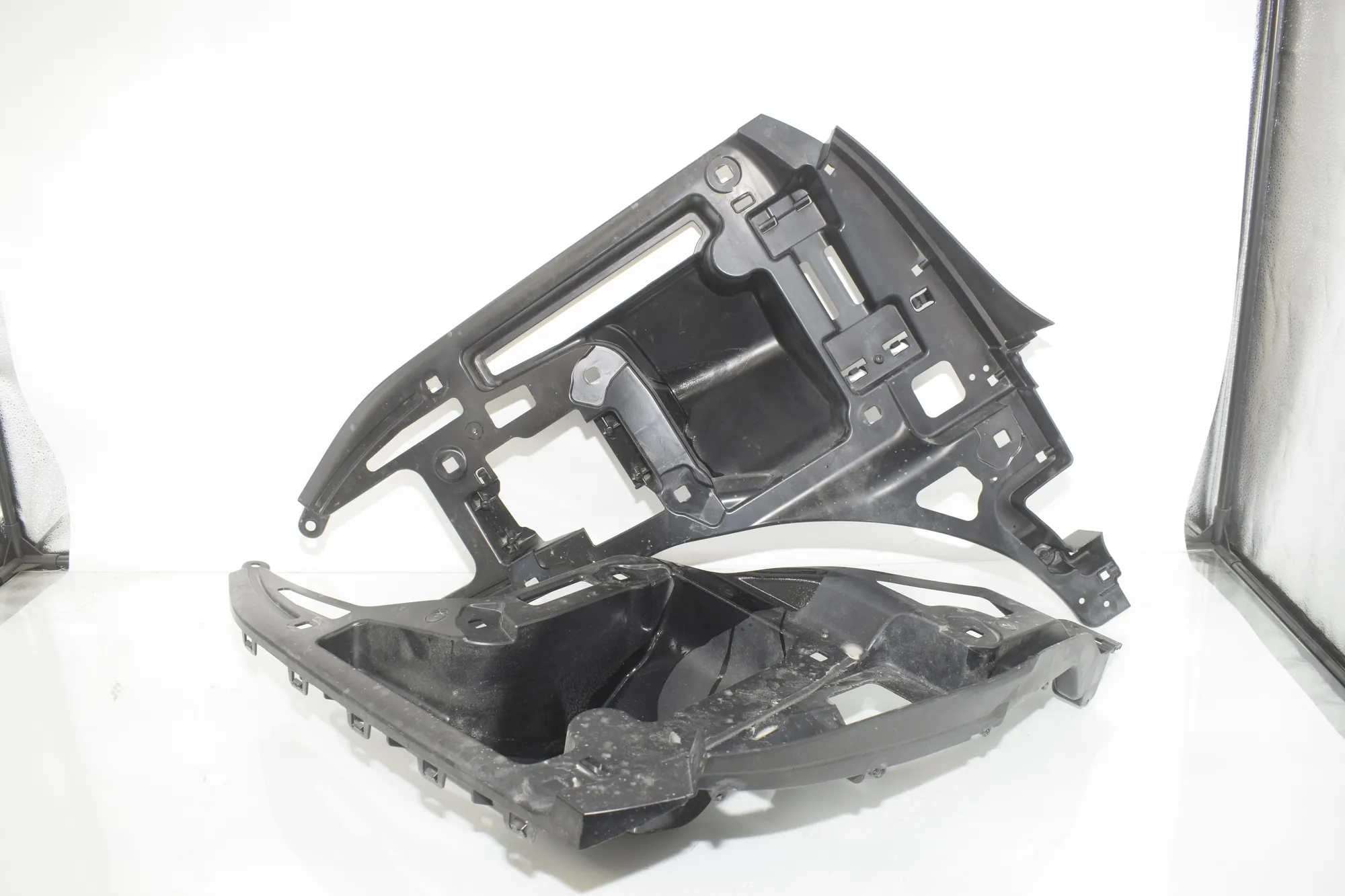Rear Right Bumper Bracket – OEM 7296754 · BMW i3 (I01) Electric 2014 – 2