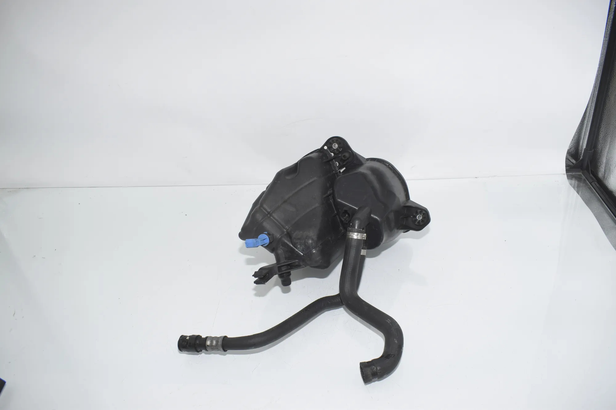 Expansion Tank – OEM 7601949 · BMW 5 Touring (F11) 530 d xDrive 2012 – 2