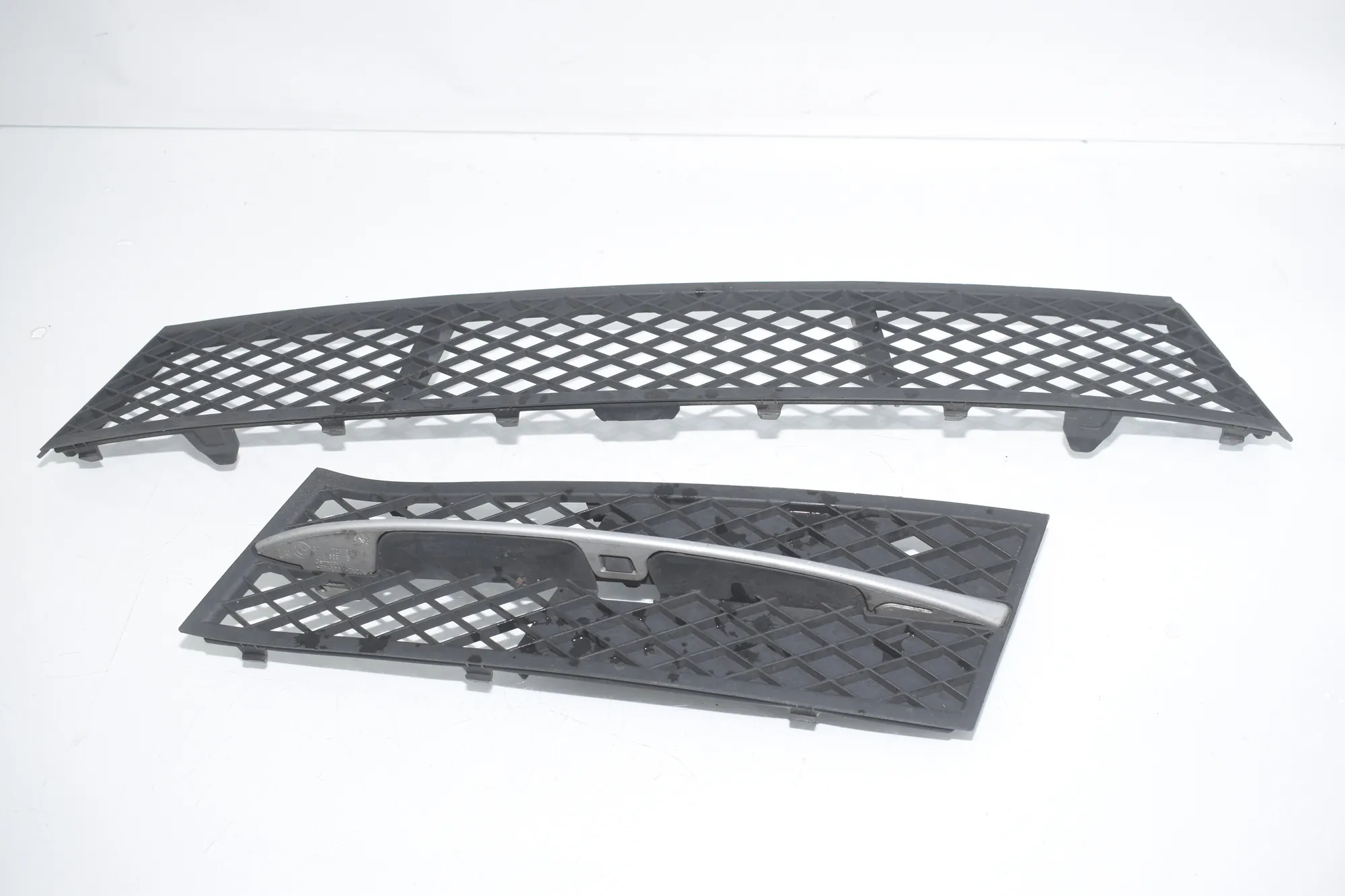 Front Bumper Lower Grill – OEM 7200699 · BMW 5 Touring (F11) 530 d 2011