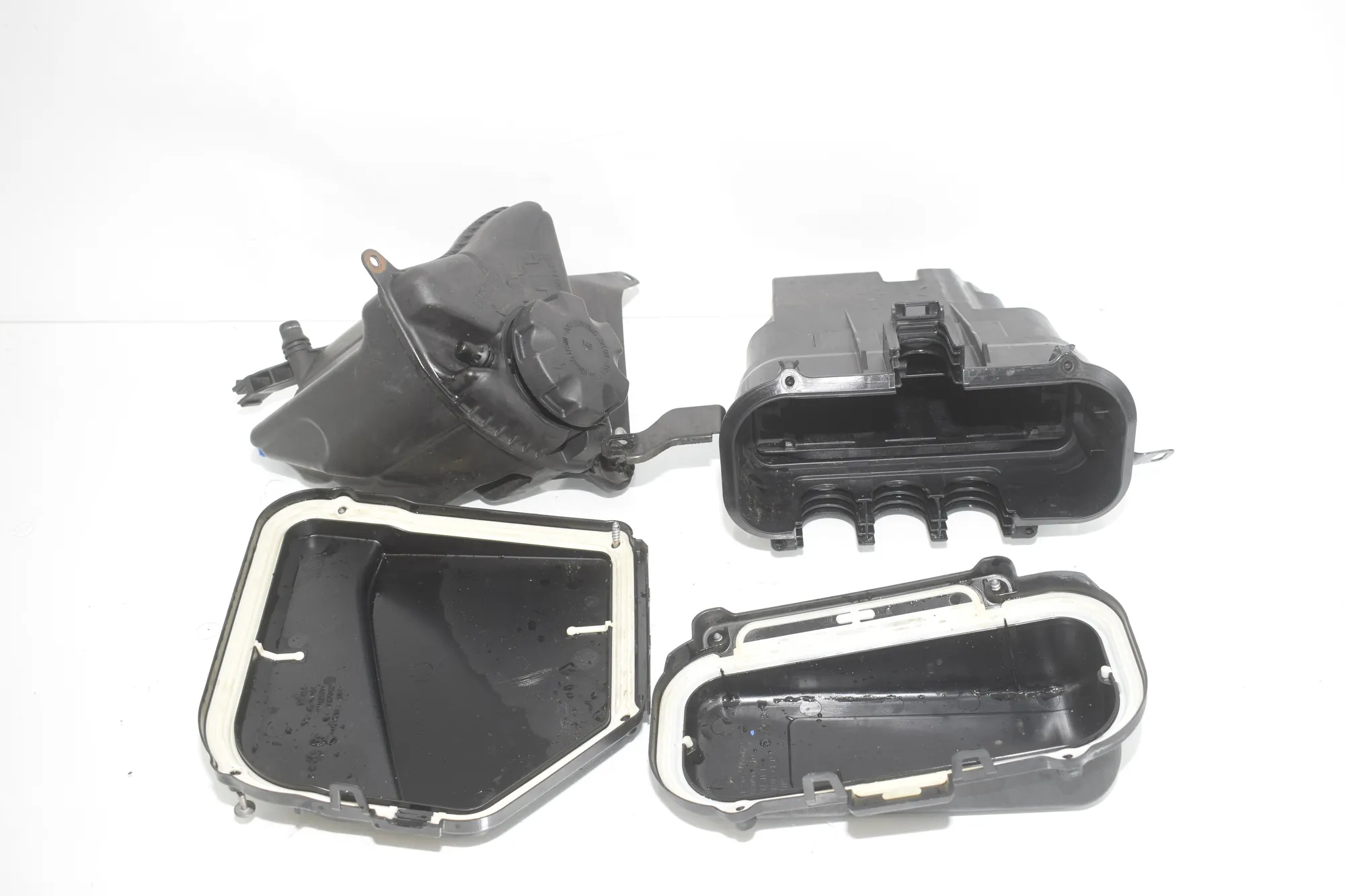 Expansion Tank – OEM 7601949 · BMW 5 Touring (F11) 530 d 2011 – 3
