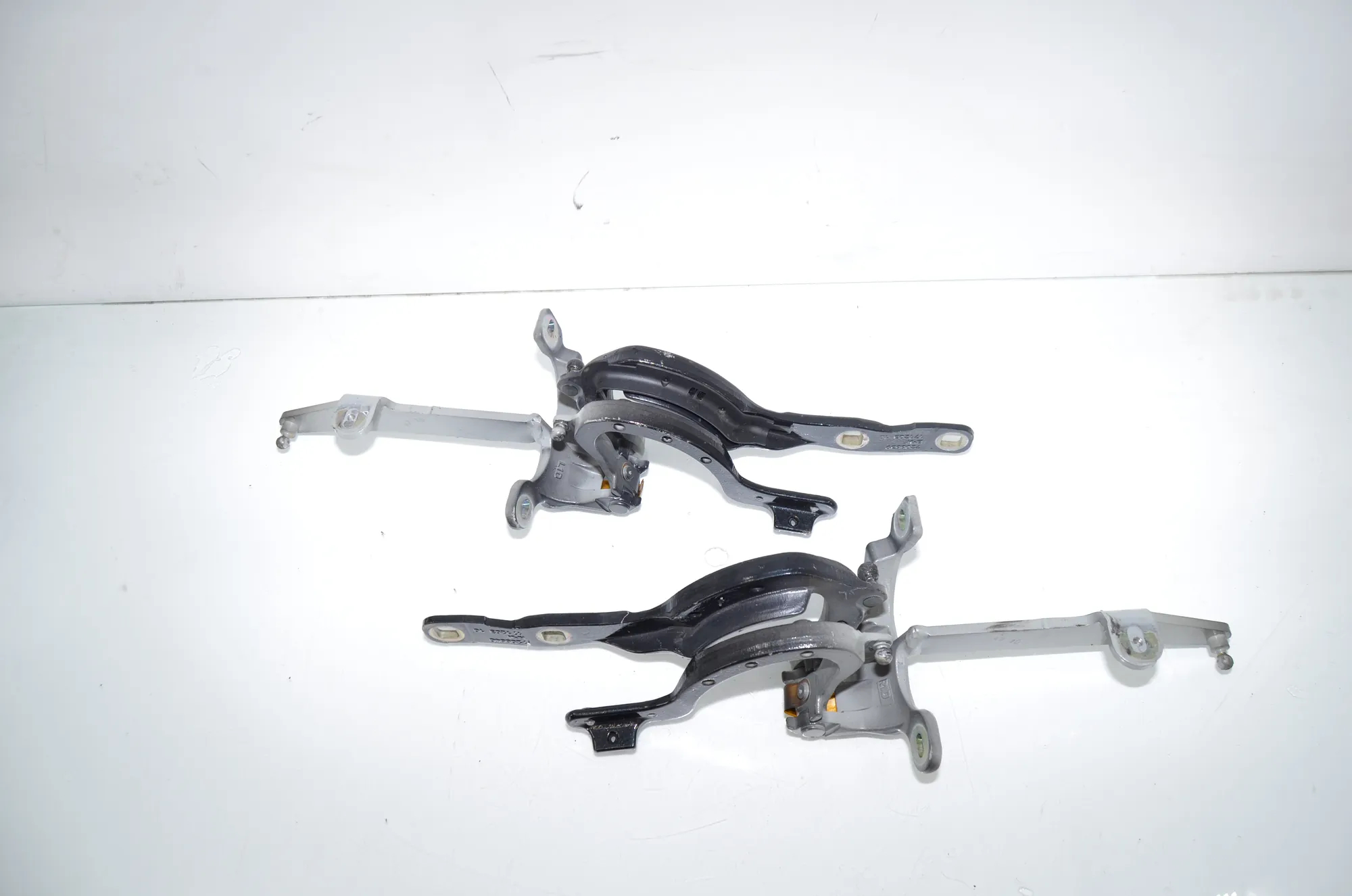 Left Side Bootlid Hinge – OEM 7206639 · BMW 5 Touring (F11) 530 d 2011 – 2