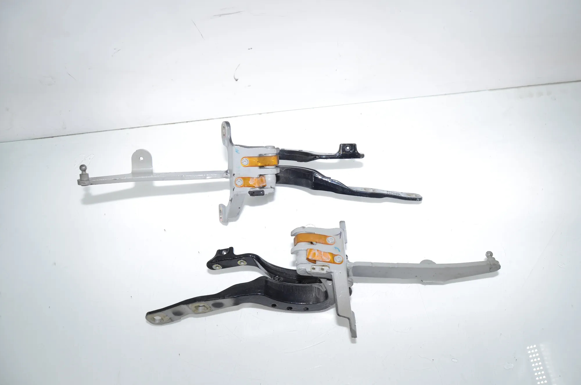 Left Side Bootlid Hinge – OEM 7206639 · BMW 5 Touring (F11) 530 d 2011 – 3