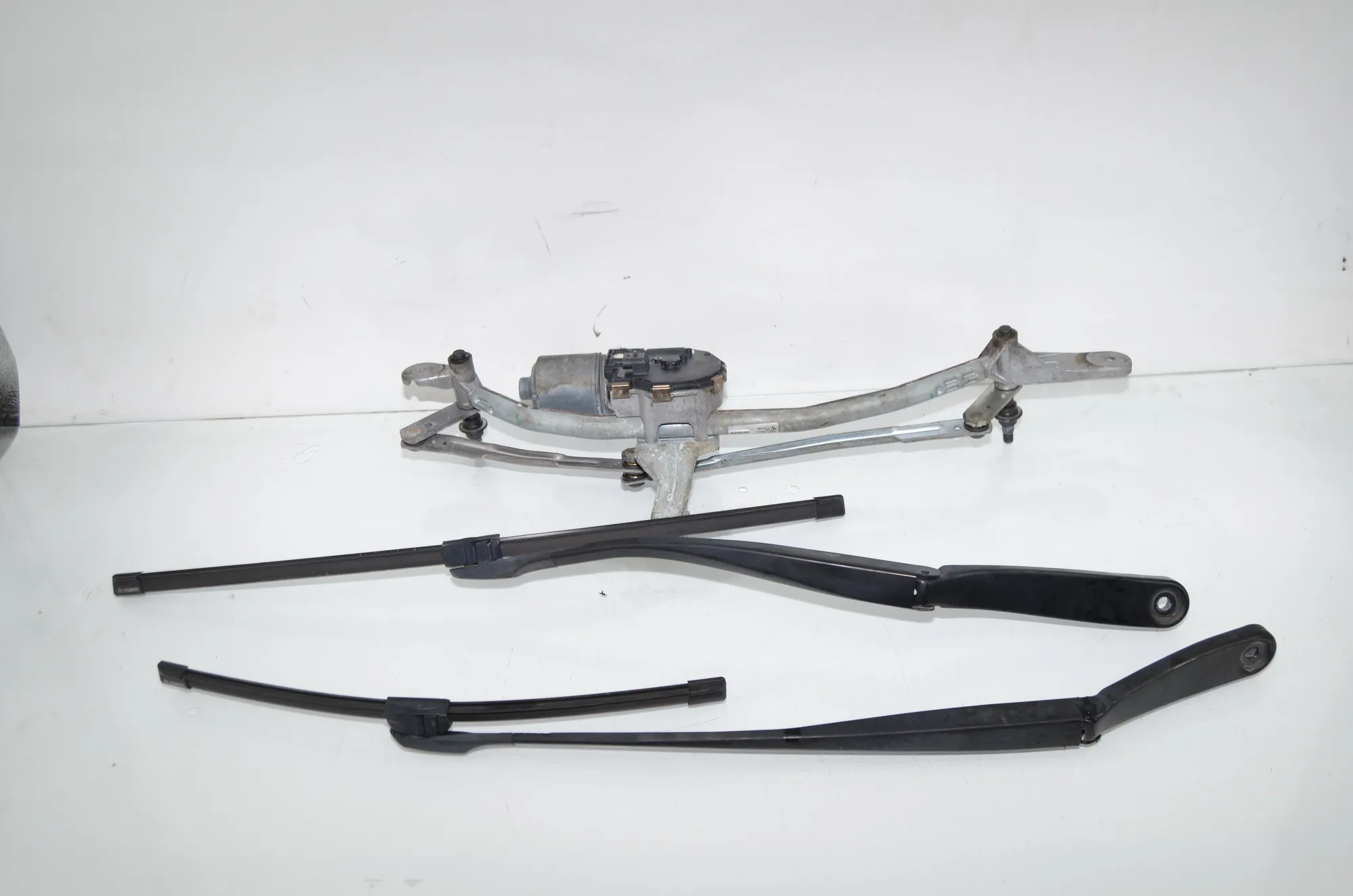 Front Windshield Wiper Mechanism – OEM 7272451 · BMW 5 Touring (F11) 530 d 2011