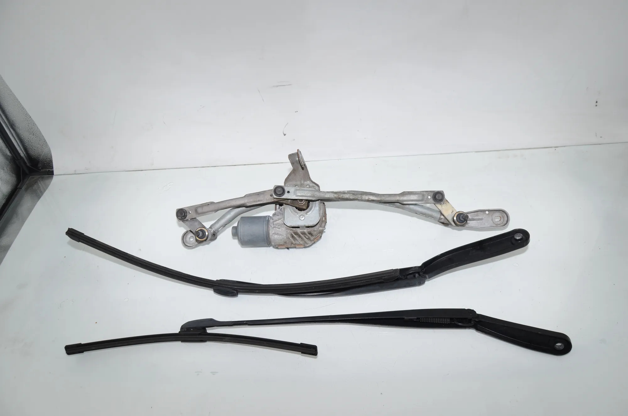 Front Windshield Wiper Mechanism – OEM 7272451 · BMW 5 Touring (F11) 530 d 2011 – 3