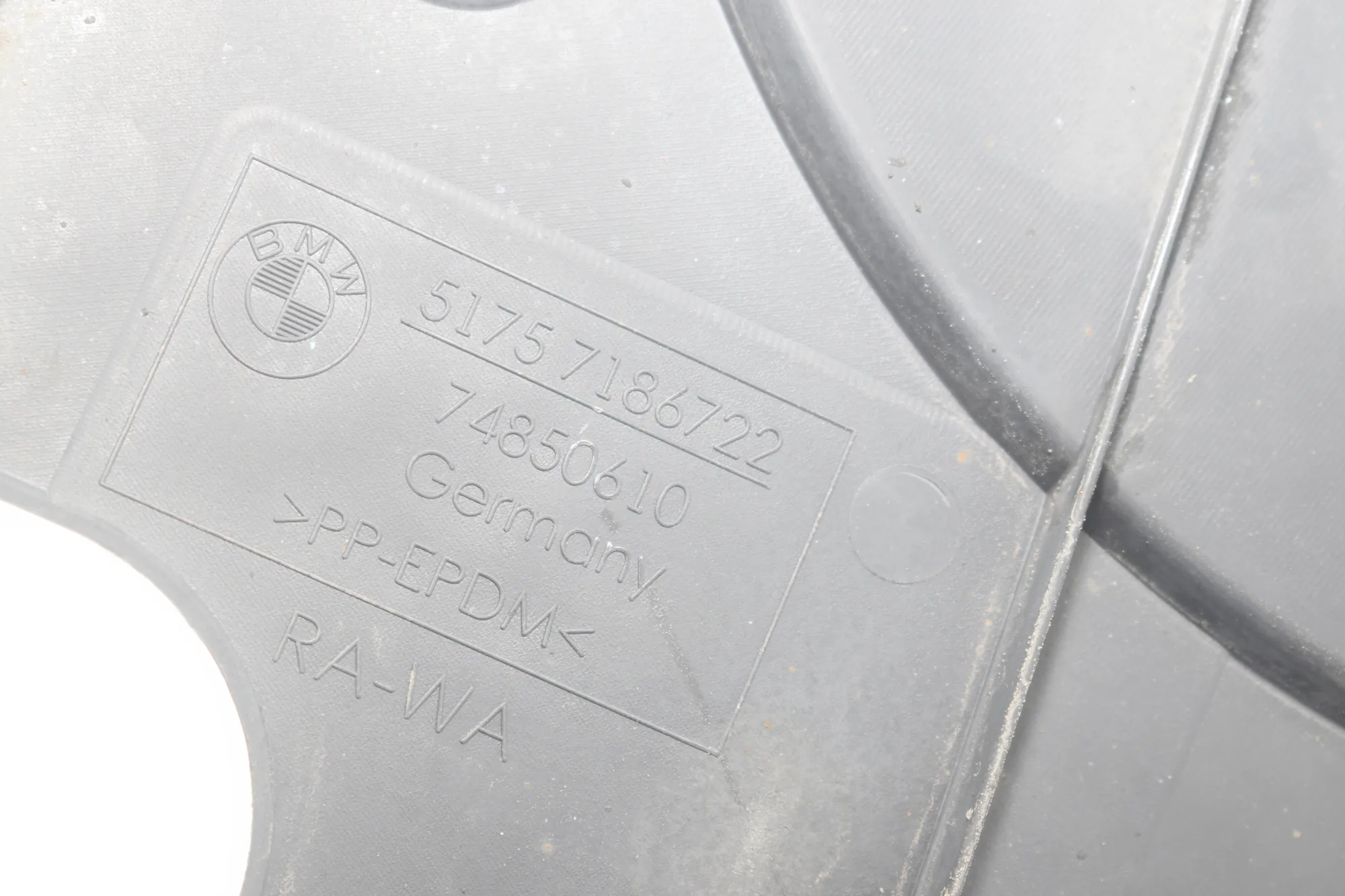 Other Underbody Cover – OEM 7186722 · BMW 5 Touring (F11) 530 d 2011 – 4