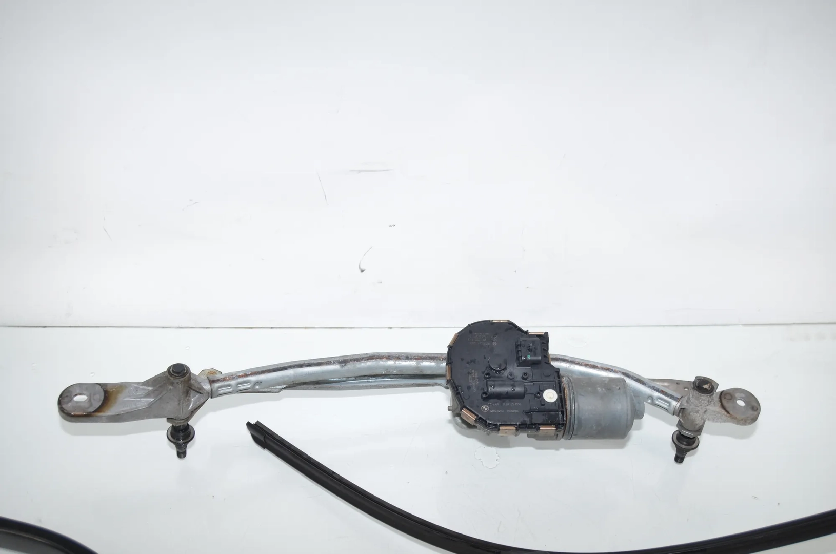 Front Windshield Wiper Mechanism – OEM 7306266 · BMW 5 Touring (F11) 530 d 2011 – 3