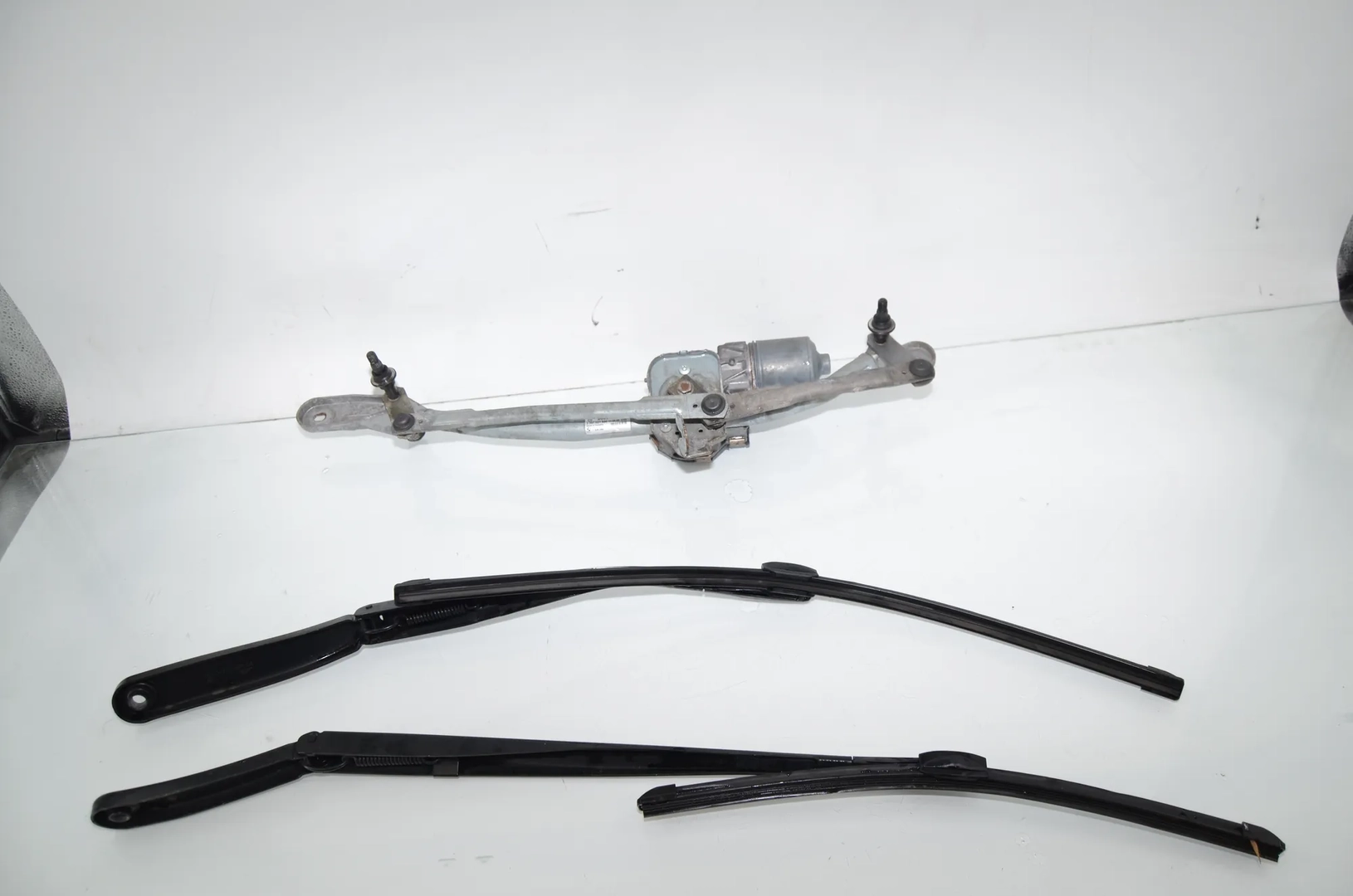 Front Windshield Wiper Mechanism – OEM 7306266 · BMW 5 Touring (F11) 530 d 2011 – 4