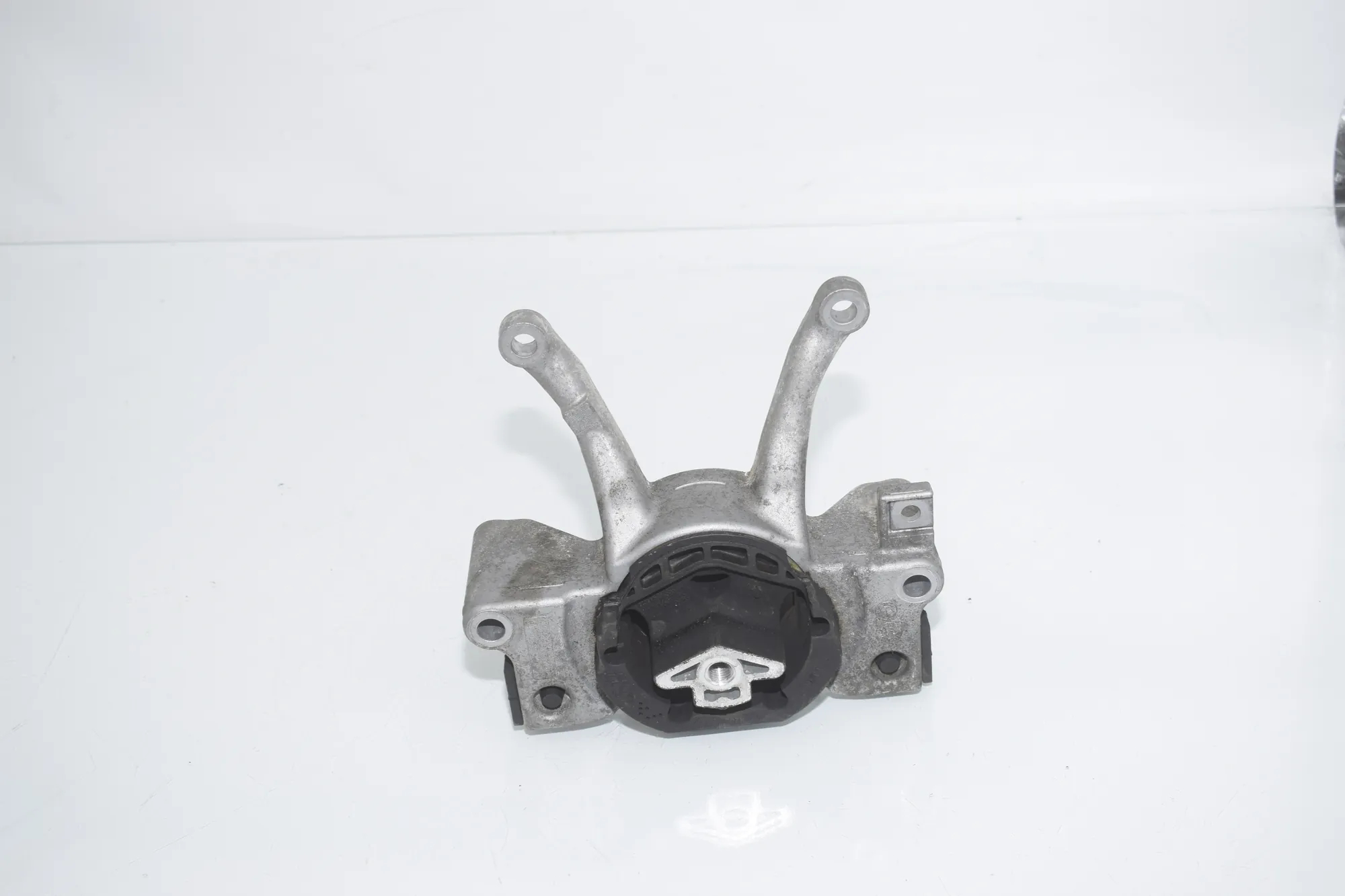 Gearbox Mount Bracket – OEM 6862577 · BMW 5 Touring (G31) (2017 - -) 520 d 2019 – 3