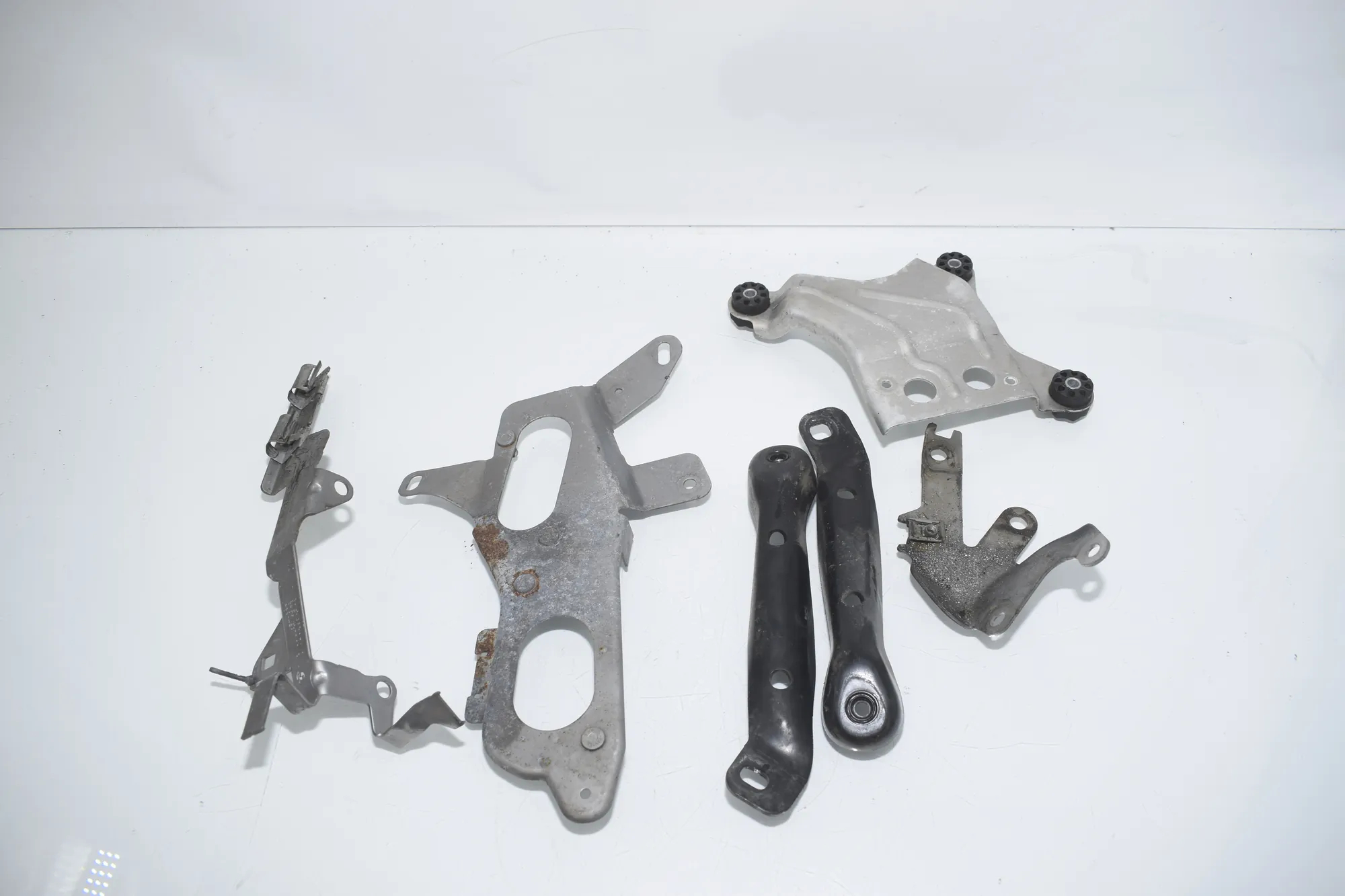 Bracket – OEM 8570829 · BMW 5 Touring (G31) (2017 - -) 520 d 2019 – 2