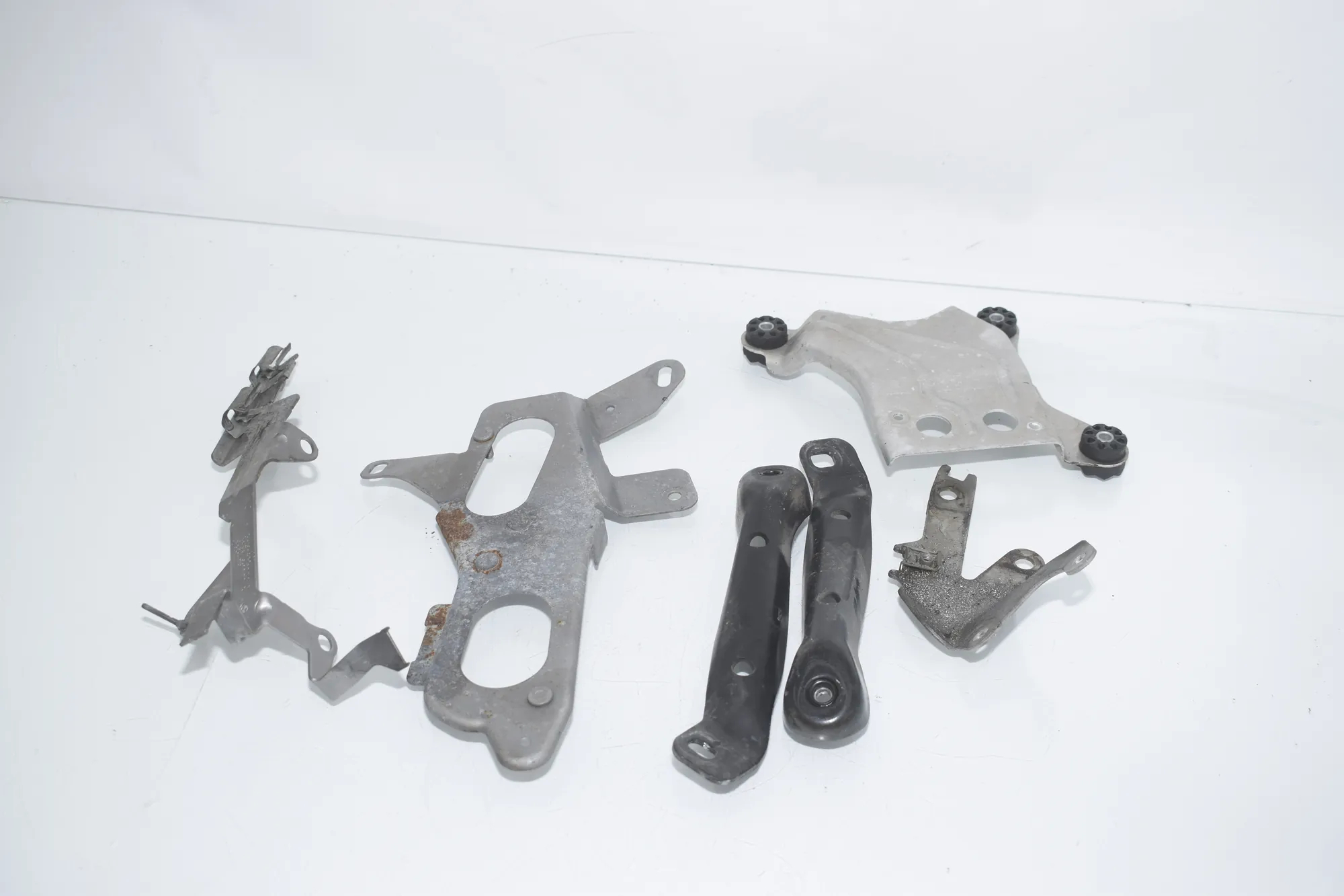 Bracket – OEM 8570829 · BMW 5 Touring (G31) (2017 - -) 520 d 2019