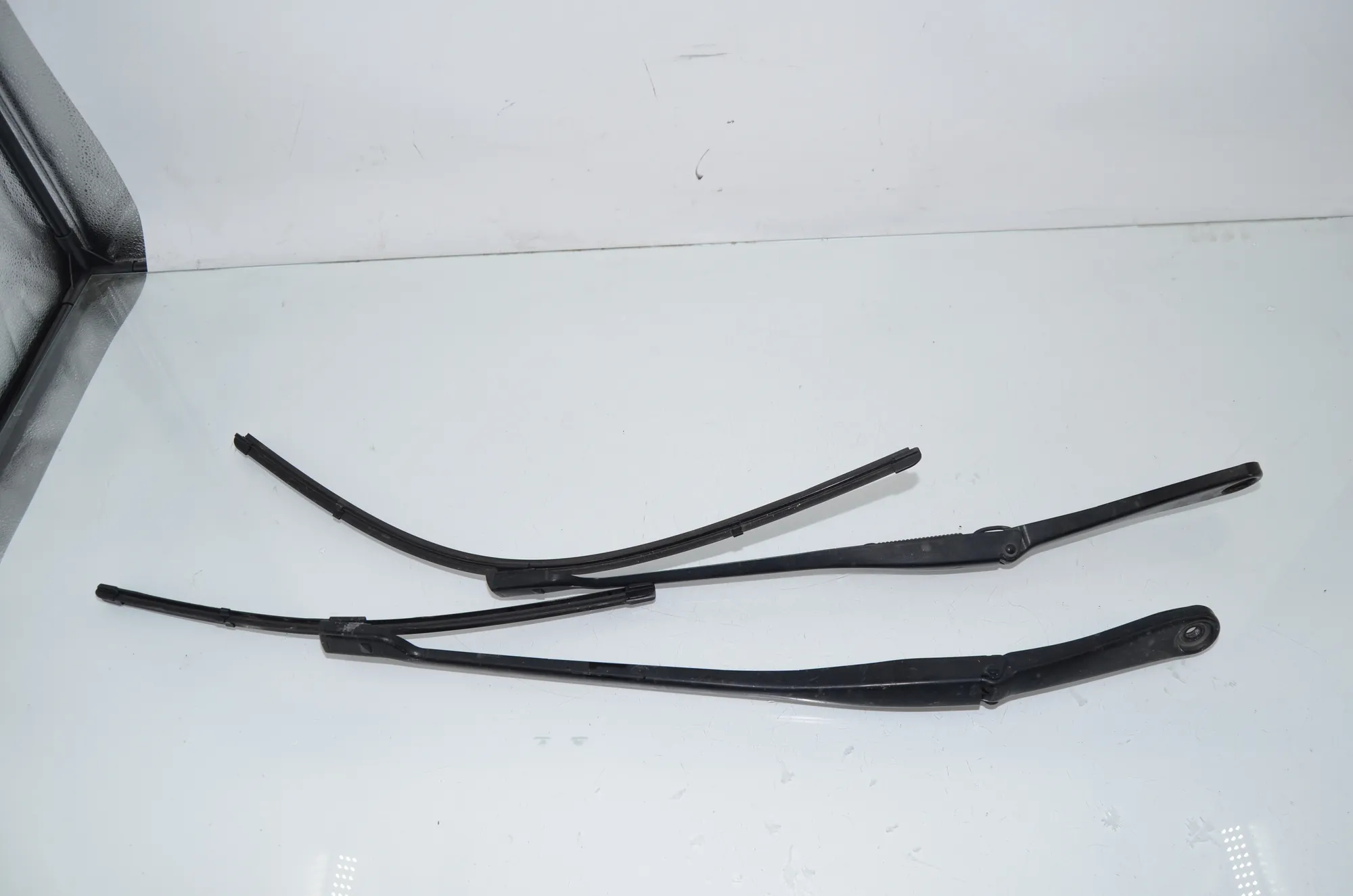 Front Wiper Arms – OEM 9463860 · BMW 5 Touring (G31) (2017 - -) 520 d 2019 – 2