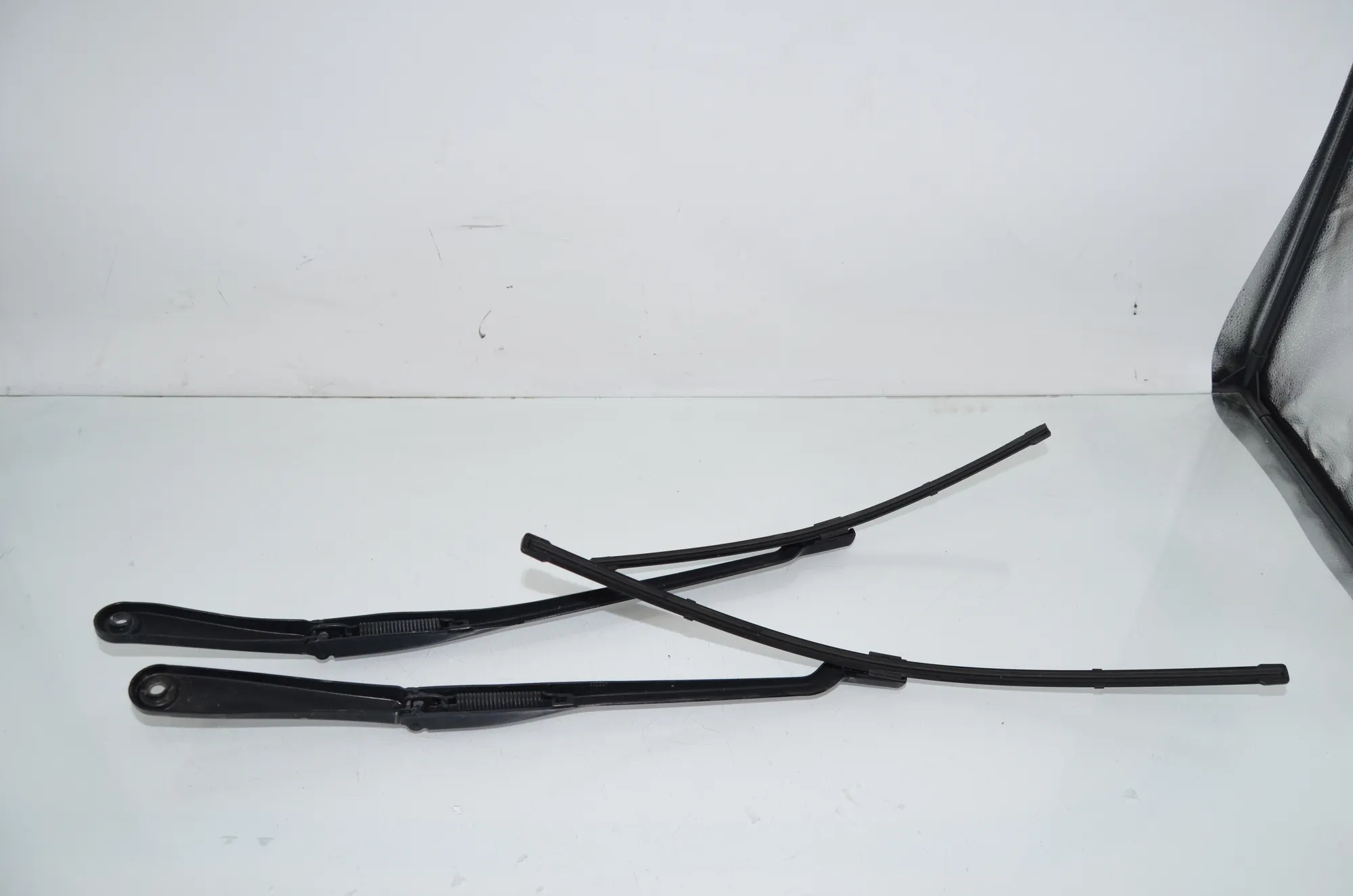 Front Wiper Arms – OEM 9463860 · BMW 5 Touring (G31) (2017 - -) 520 d 2019 – 4